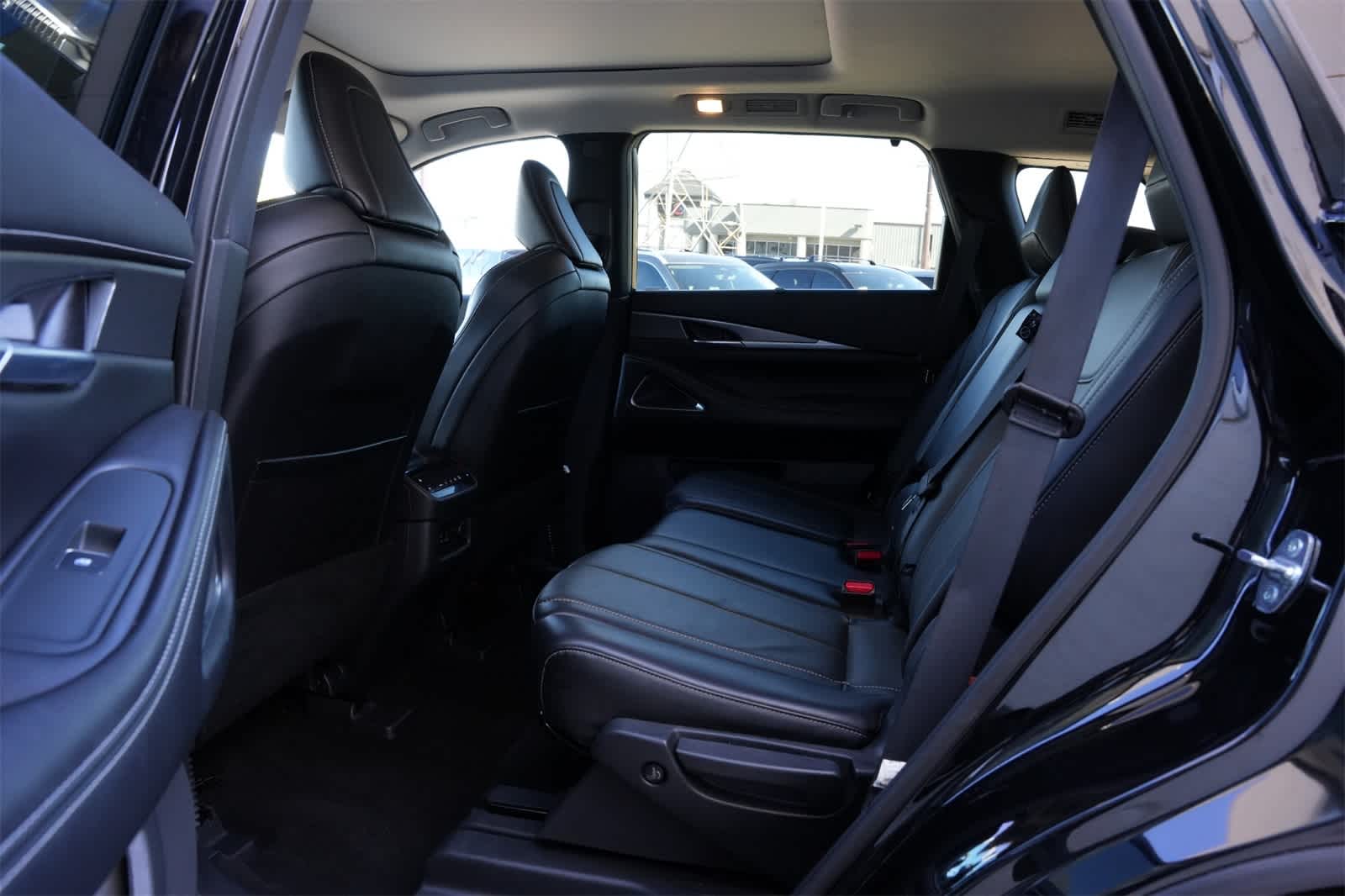 Thumbnail: 2023 INFINITI QX60 - 17