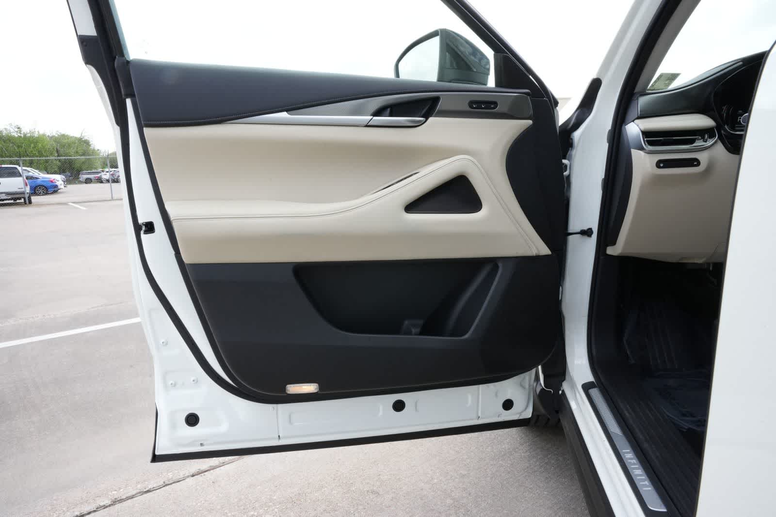 Thumbnail: 2023 INFINITI QX60 - 18