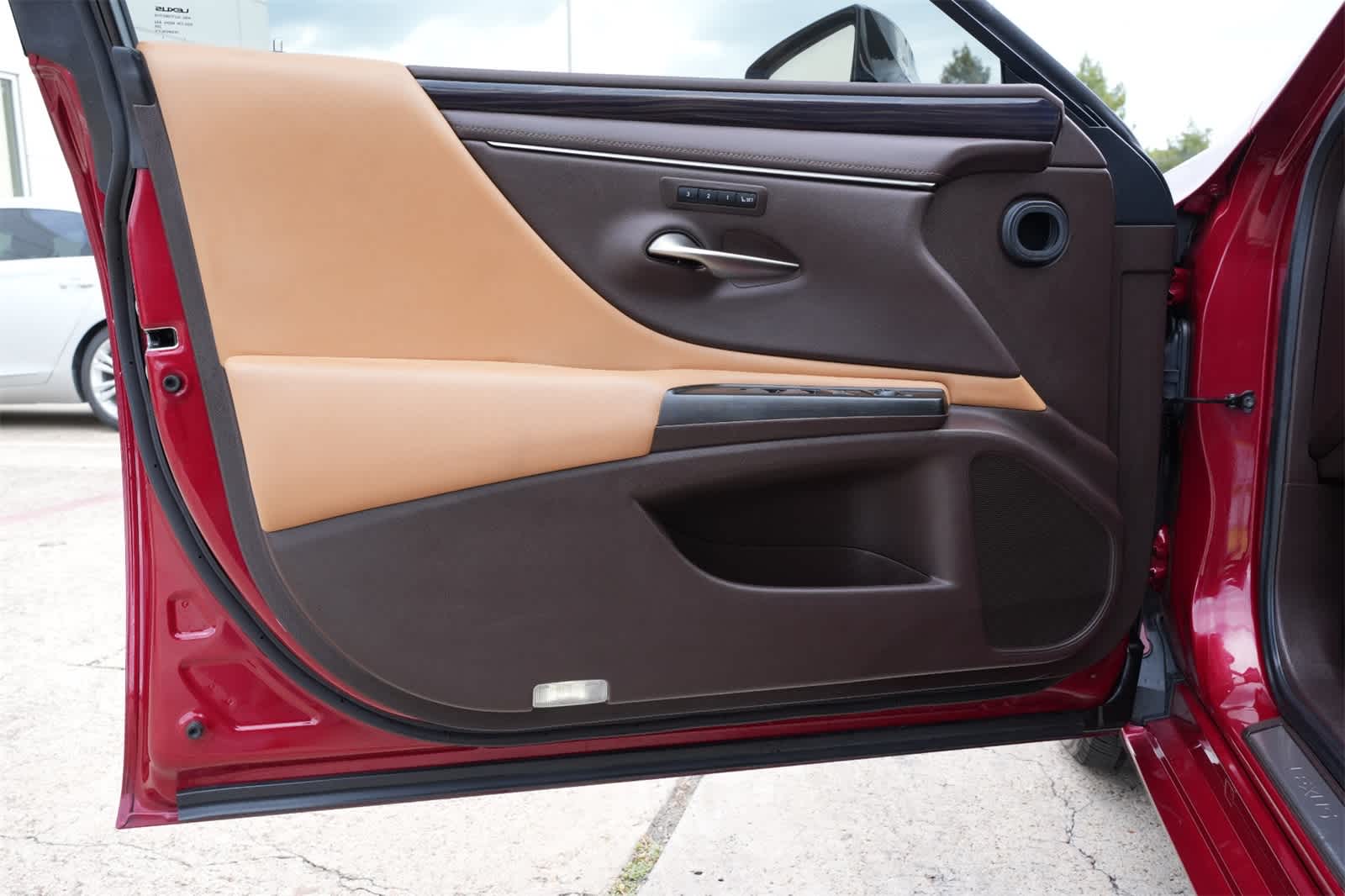 Thumbnail: 2019 Lexus ES - 17