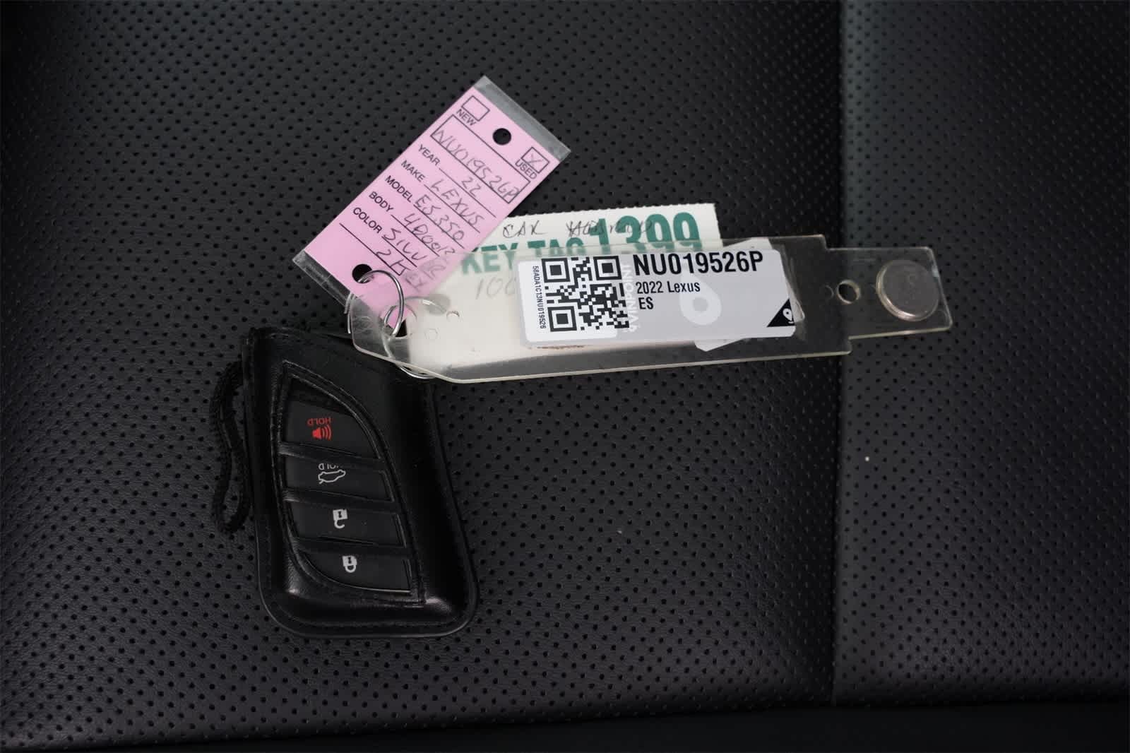 Thumbnail: 2022 Lexus ES - 28