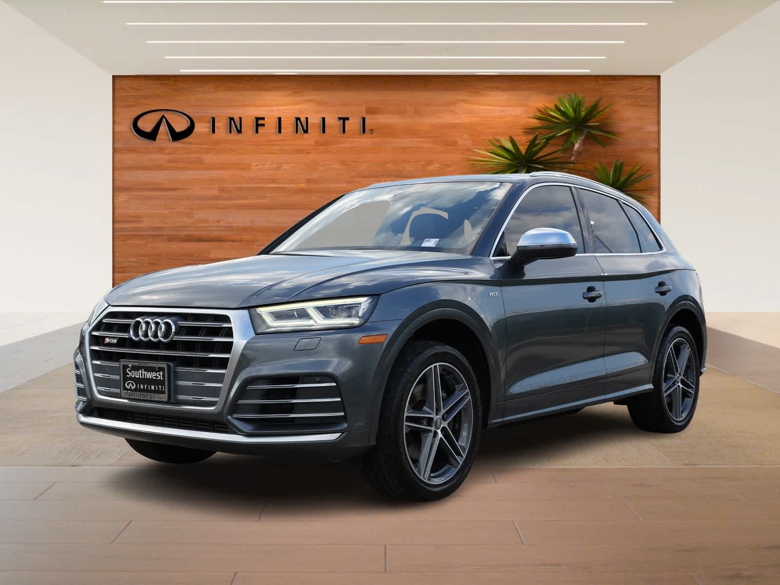 Thumbnail: 2018 Audi SQ5 - 1