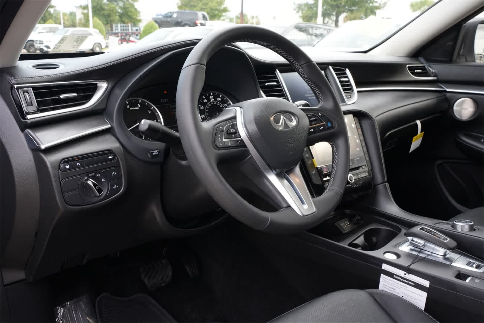 Thumbnail: 2025 INFINITI QX50 - 16