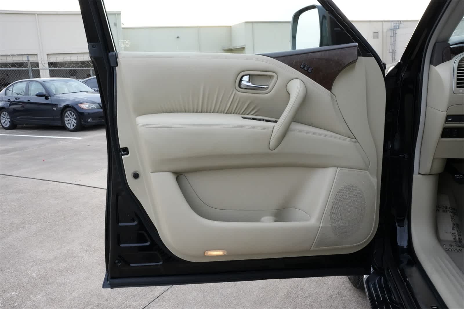 Thumbnail: 2016 INFINITI QX80 - 17