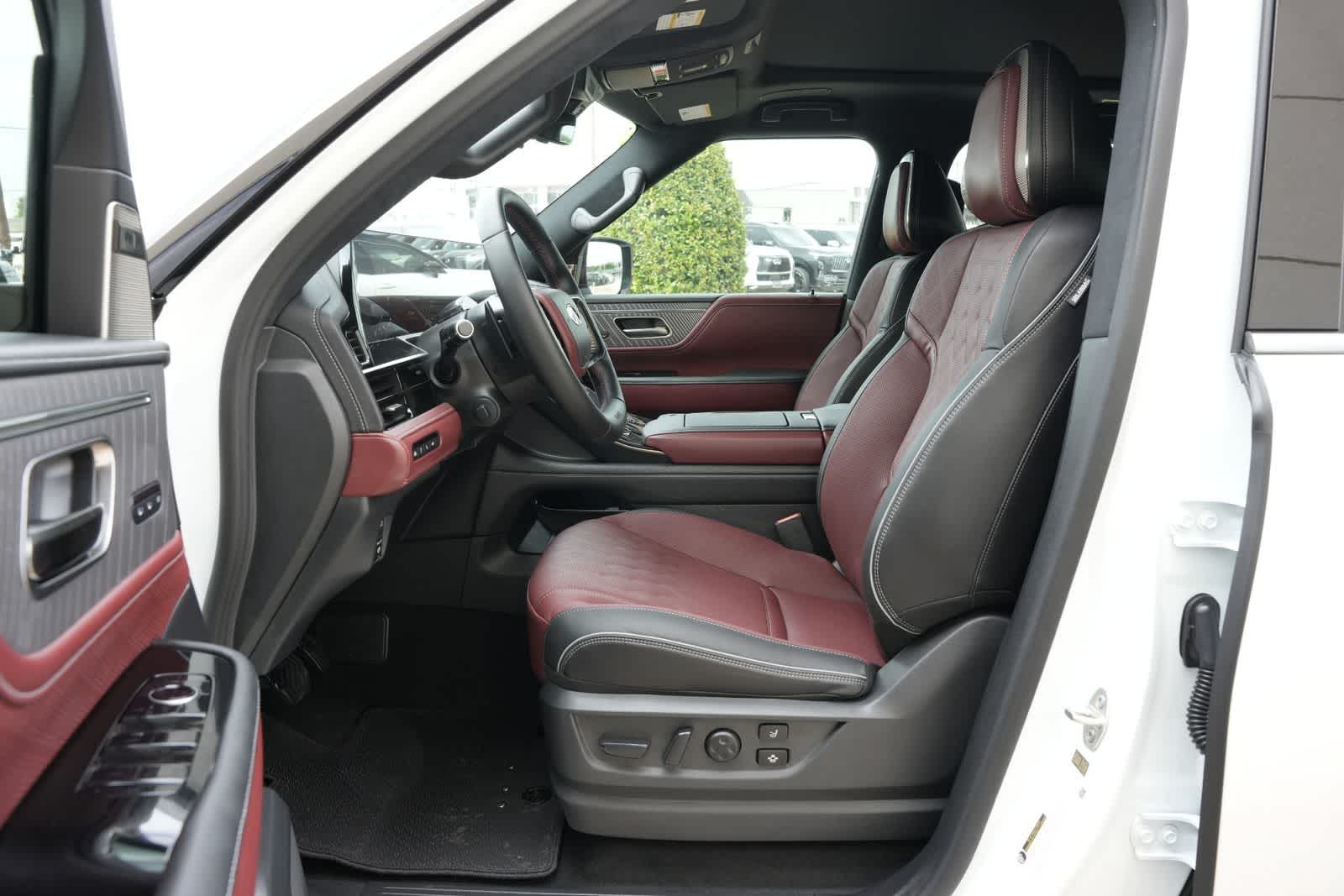 Thumbnail: 2026 INFINITI QX80 - 17