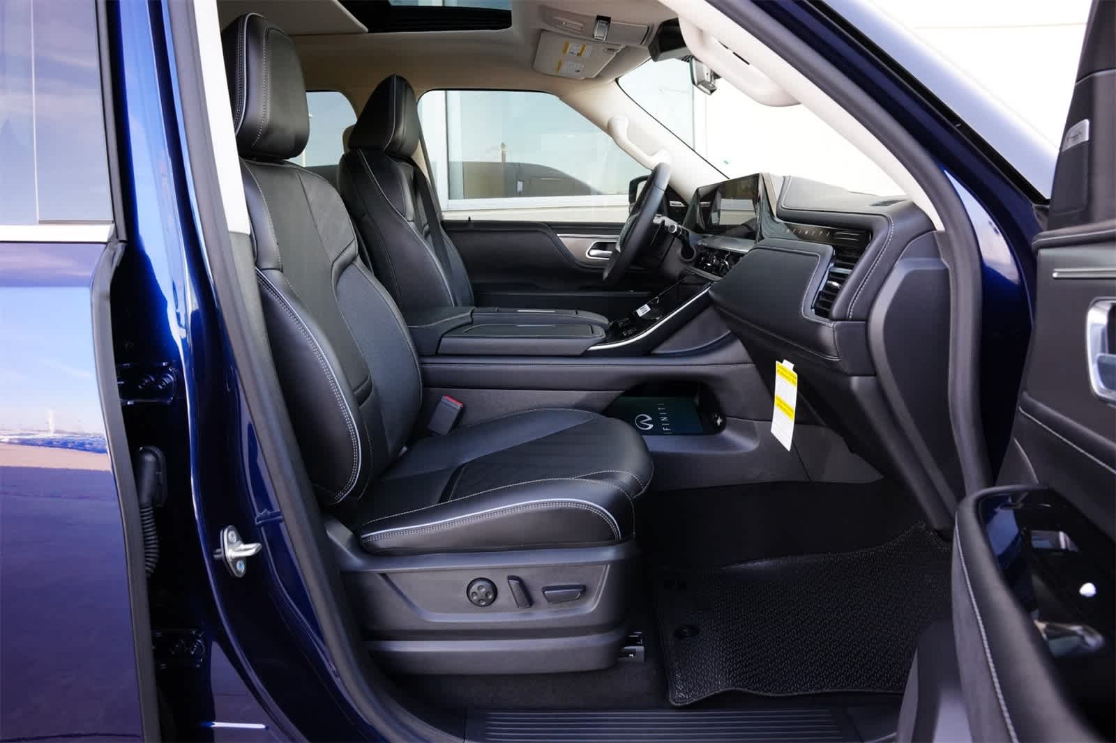 Thumbnail: 2025 INFINITI QX80 - 24