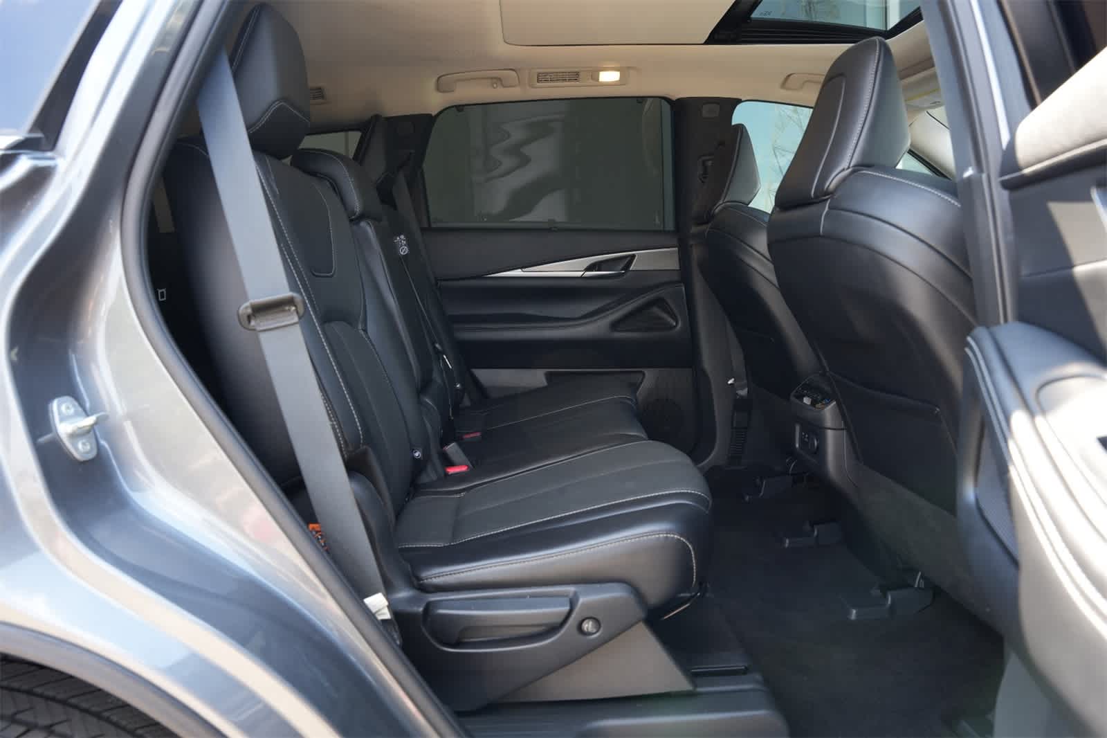 Thumbnail: 2023 INFINITI QX60 - 22