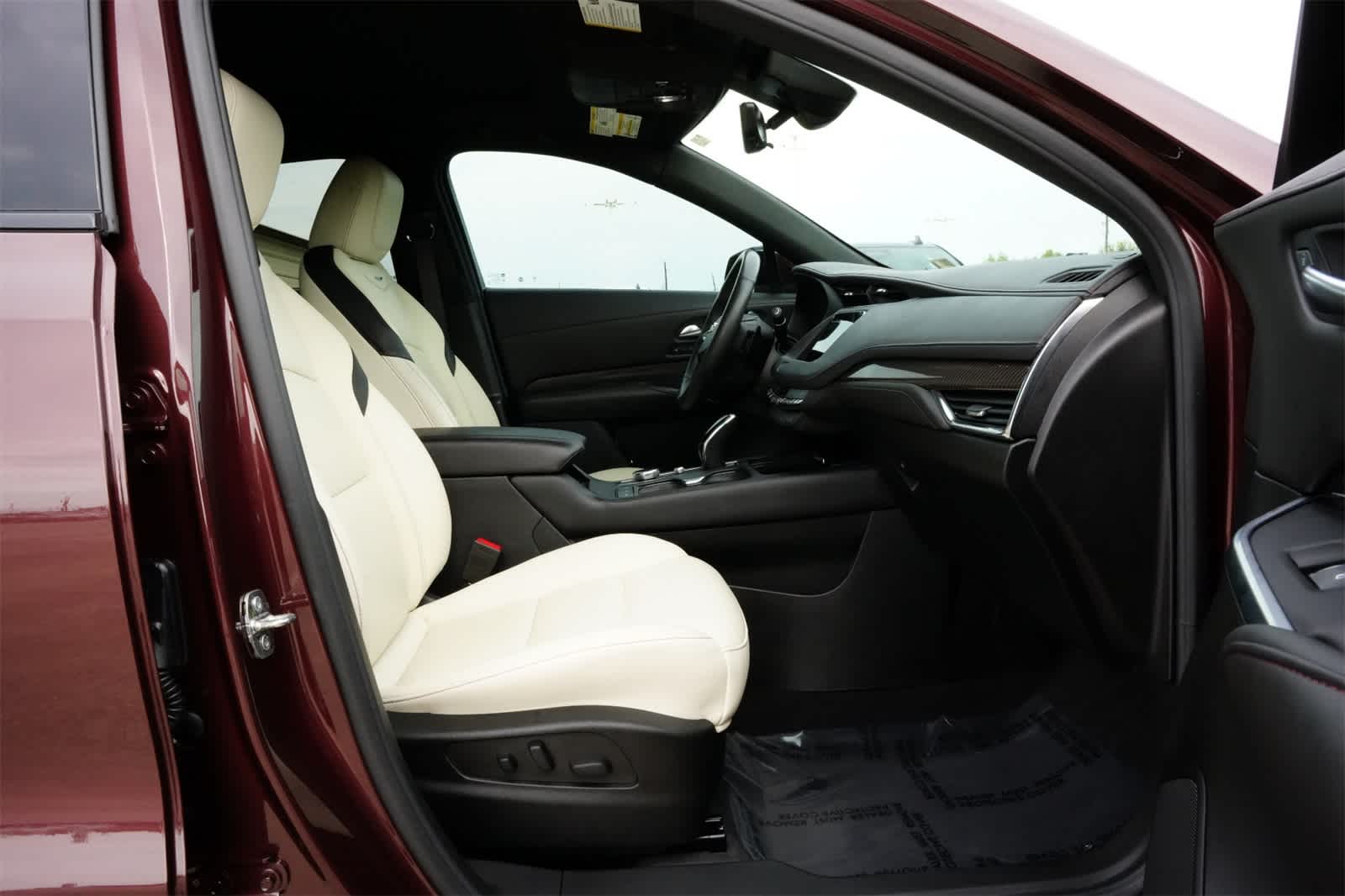 Thumbnail: 2022 Cadillac XT4 - 24