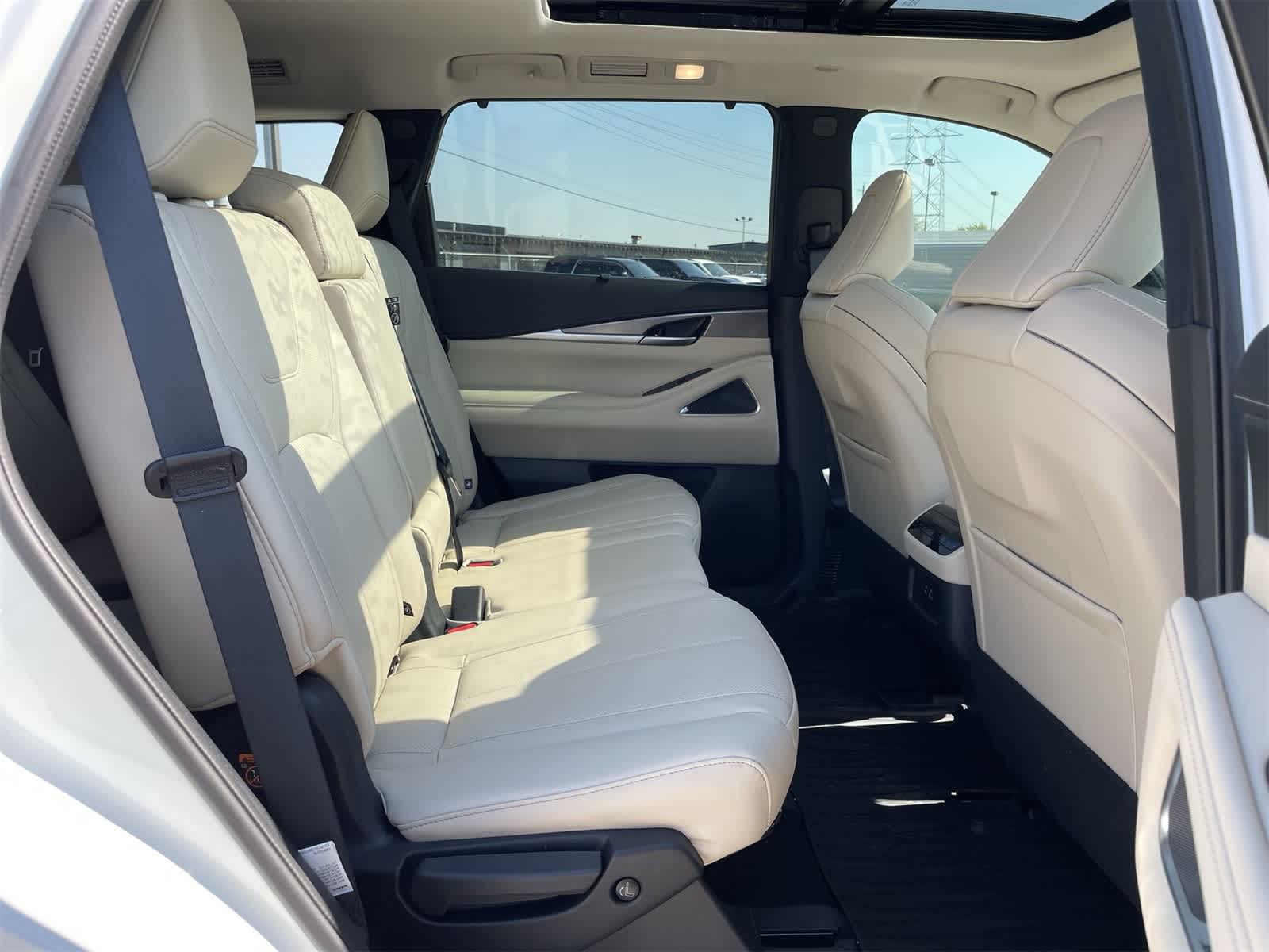 Thumbnail: 2025 INFINITI QX60 - 23