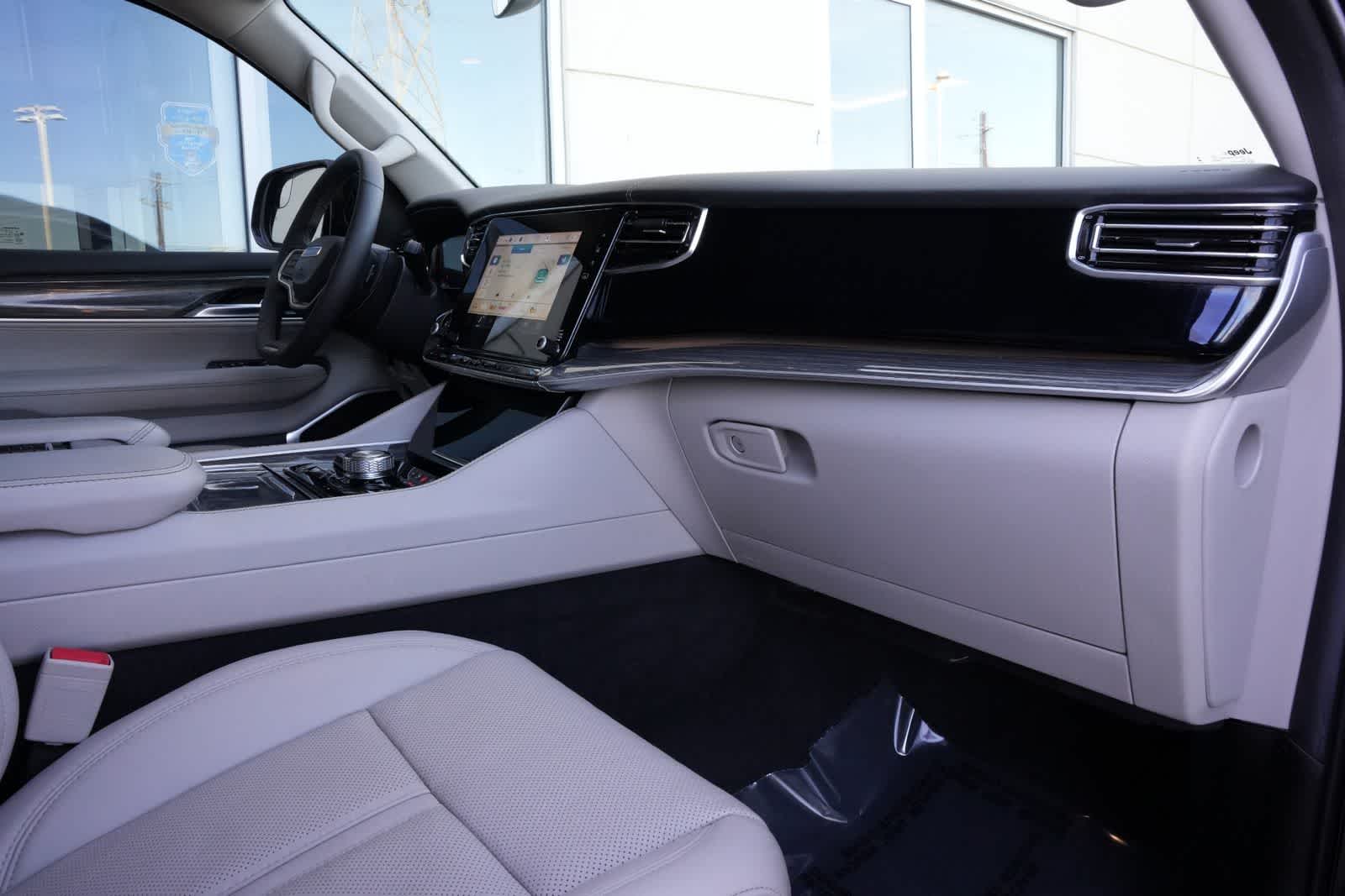 Thumbnail: 2022 Jeep Wagoneer - 22