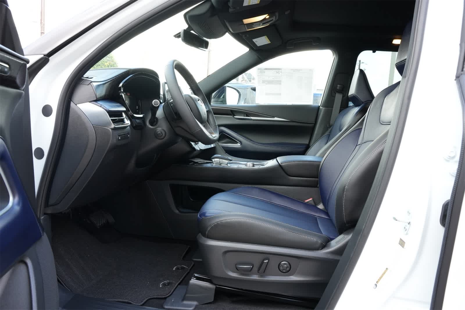 Thumbnail: 2026 INFINITI QX60 - 17