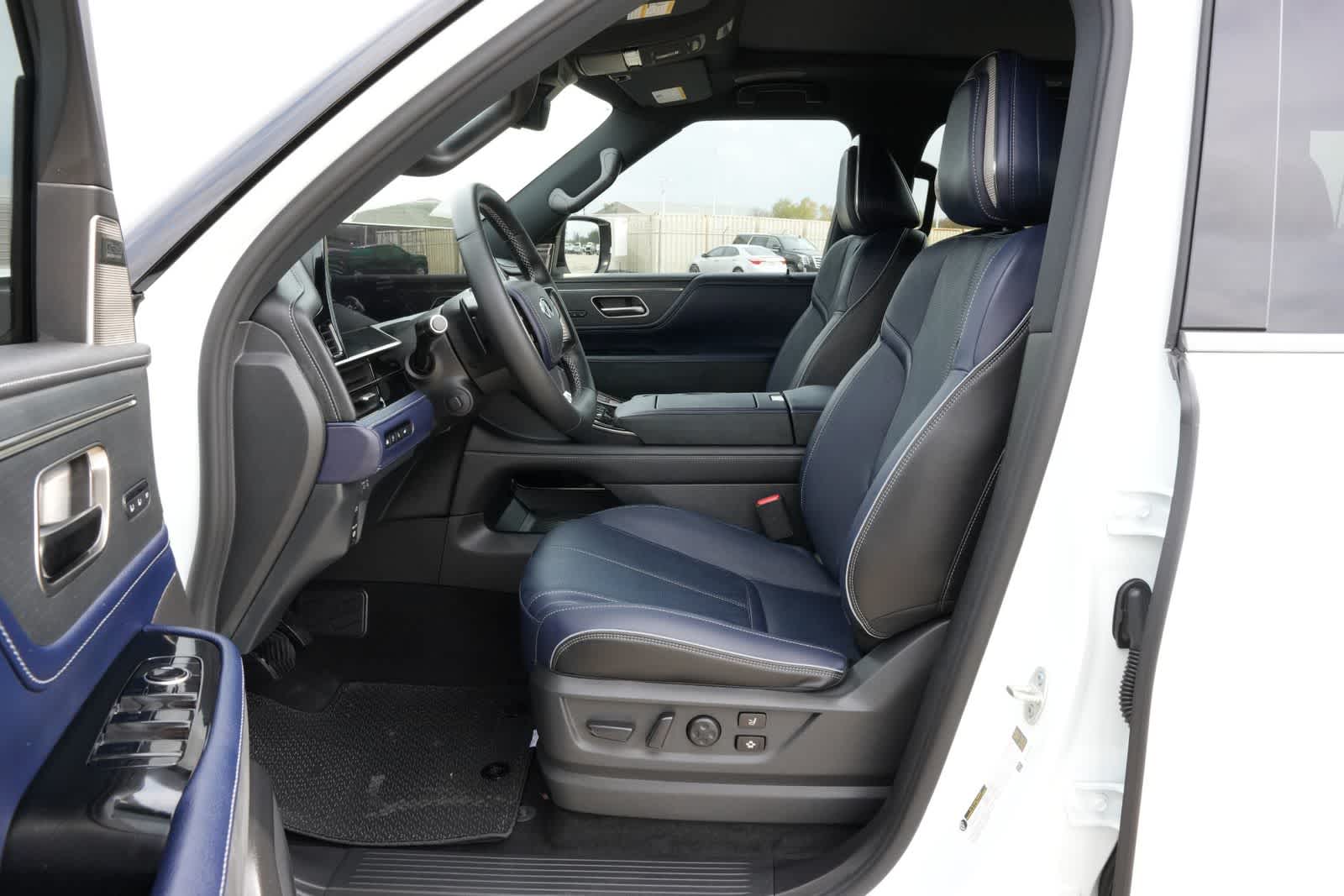 Thumbnail: 2026 INFINITI QX80 - 17