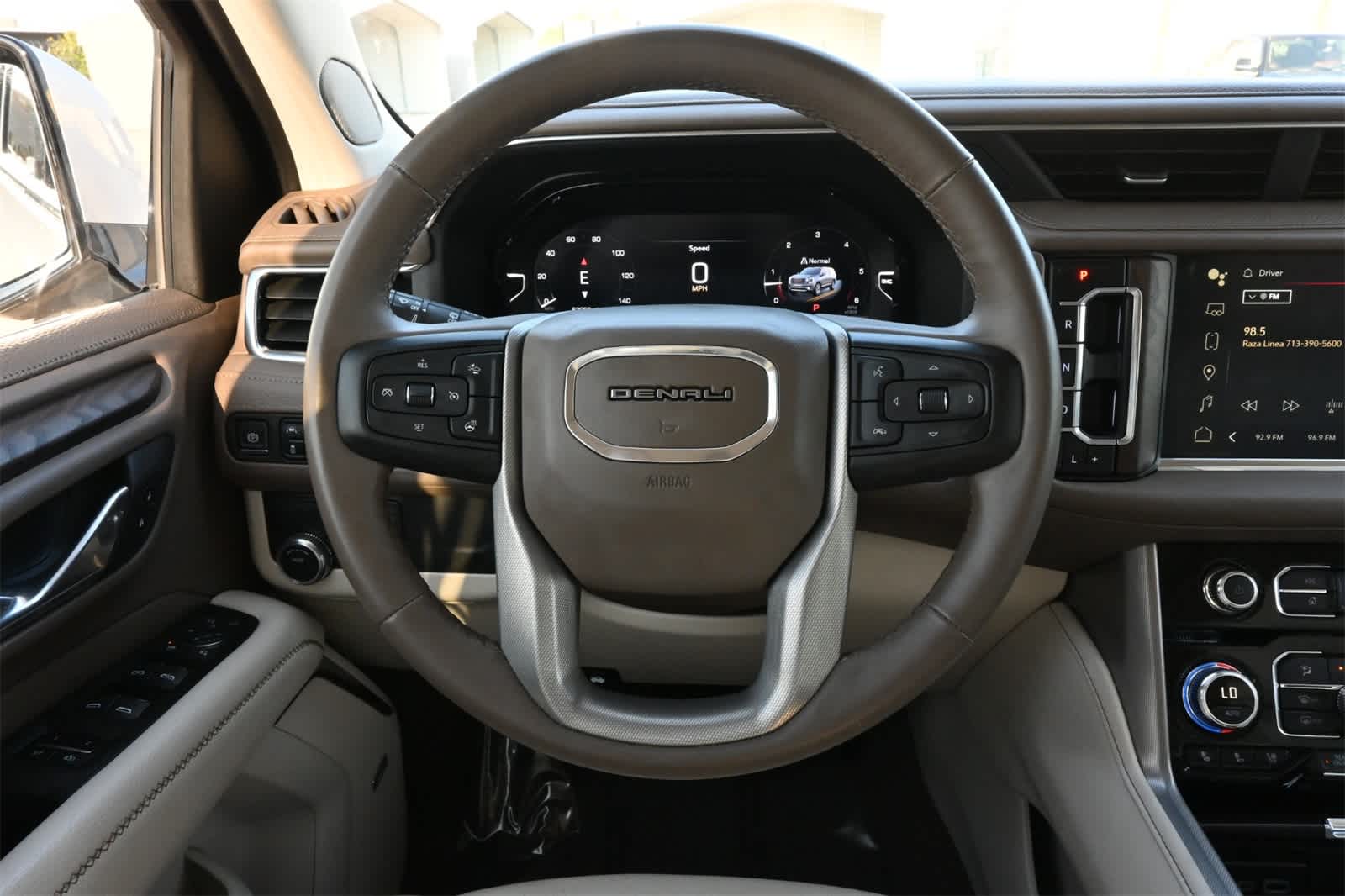 Thumbnail: 2023 GMC Yukon XL - 9