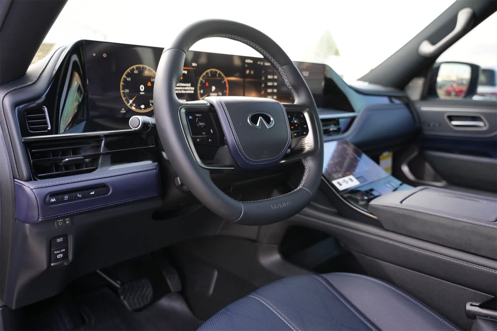 Thumbnail: 2026 INFINITI QX80 - 16