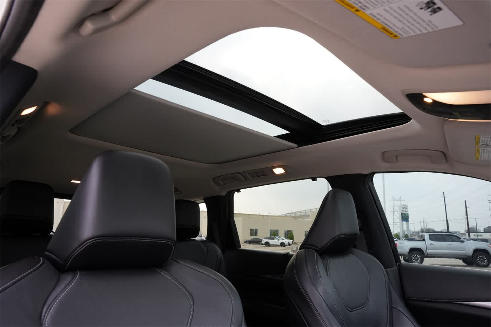 Thumbnail: 2023 INFINITI QX60 - 24