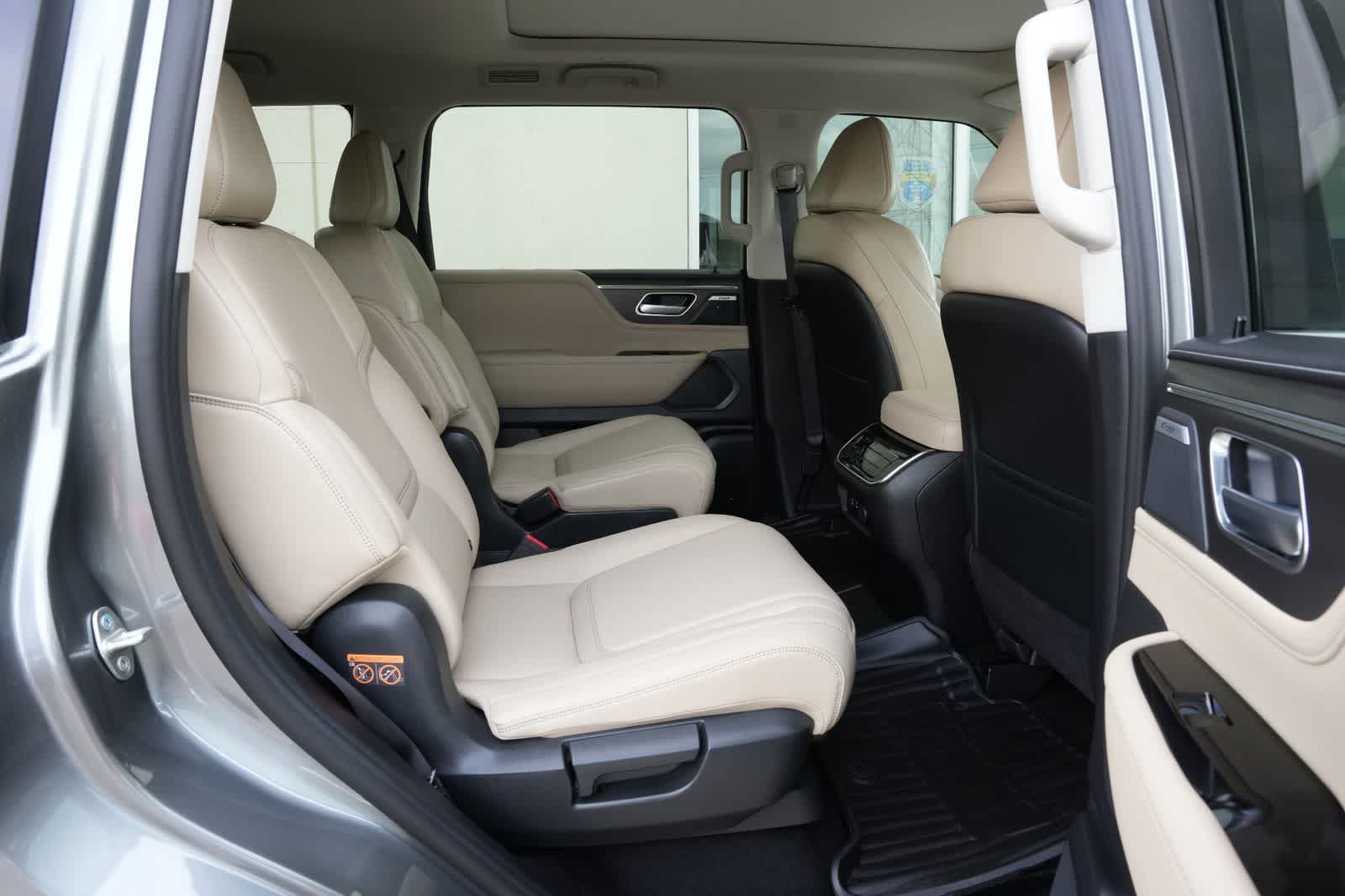 Thumbnail: 2026 INFINITI QX80 - 21