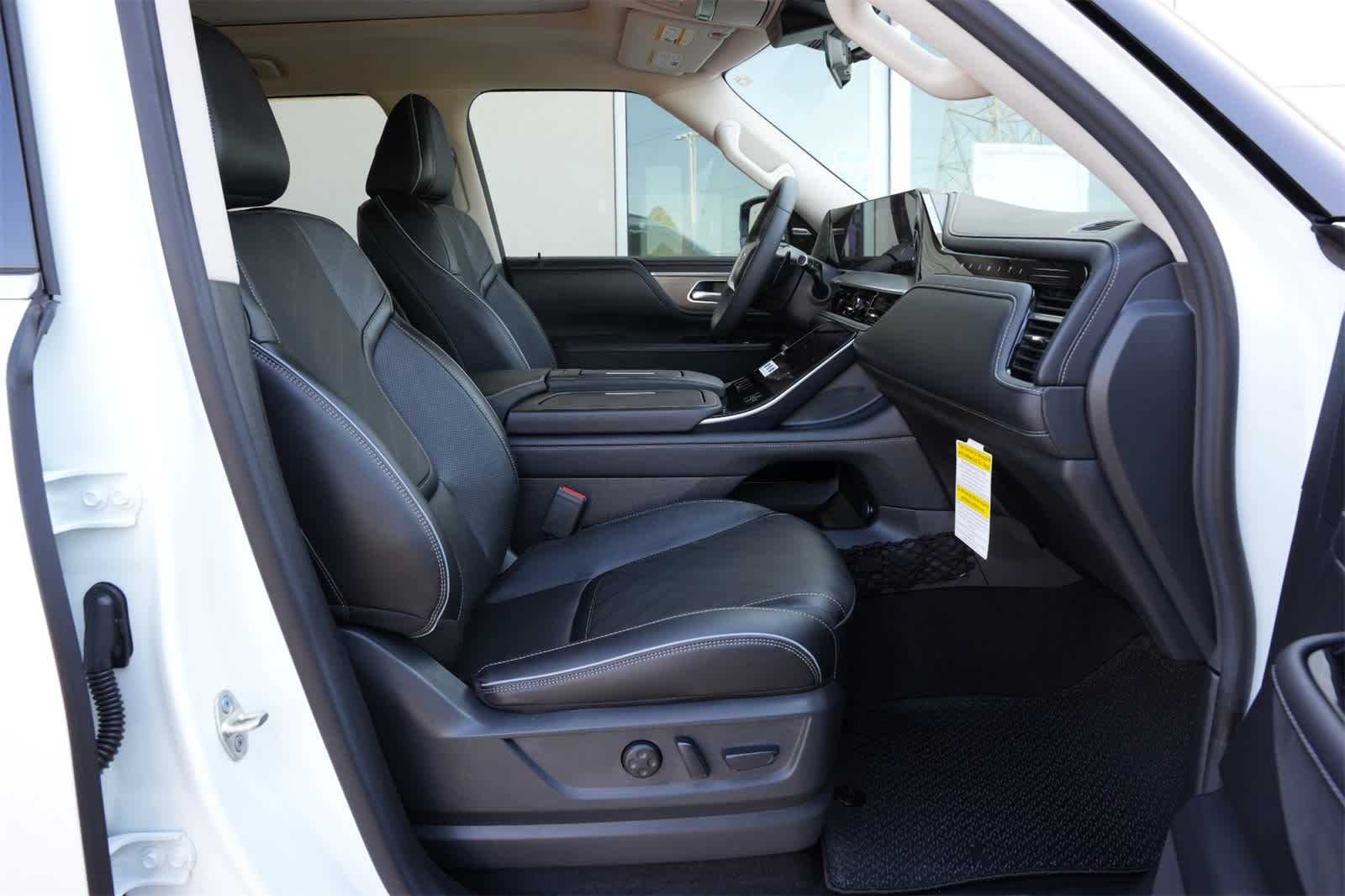 Thumbnail: 2026 INFINITI QX80 - 23