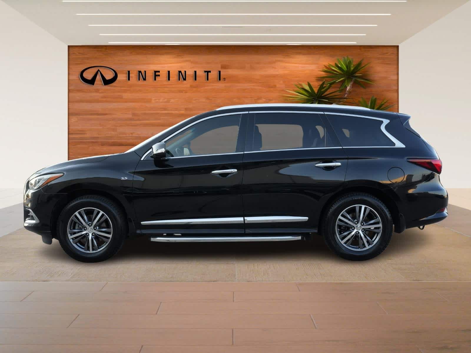 Thumbnail: 2017 INFINITI QX60 - 3