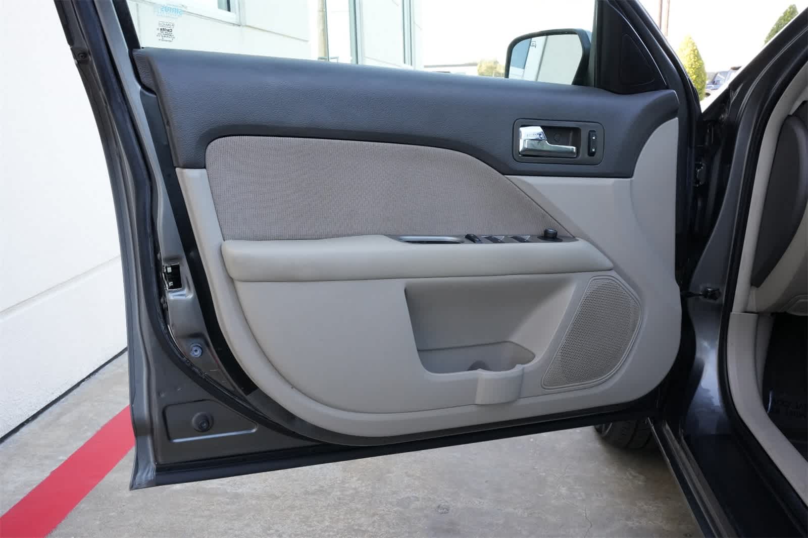 Thumbnail: 2010 Ford Fusion - 17