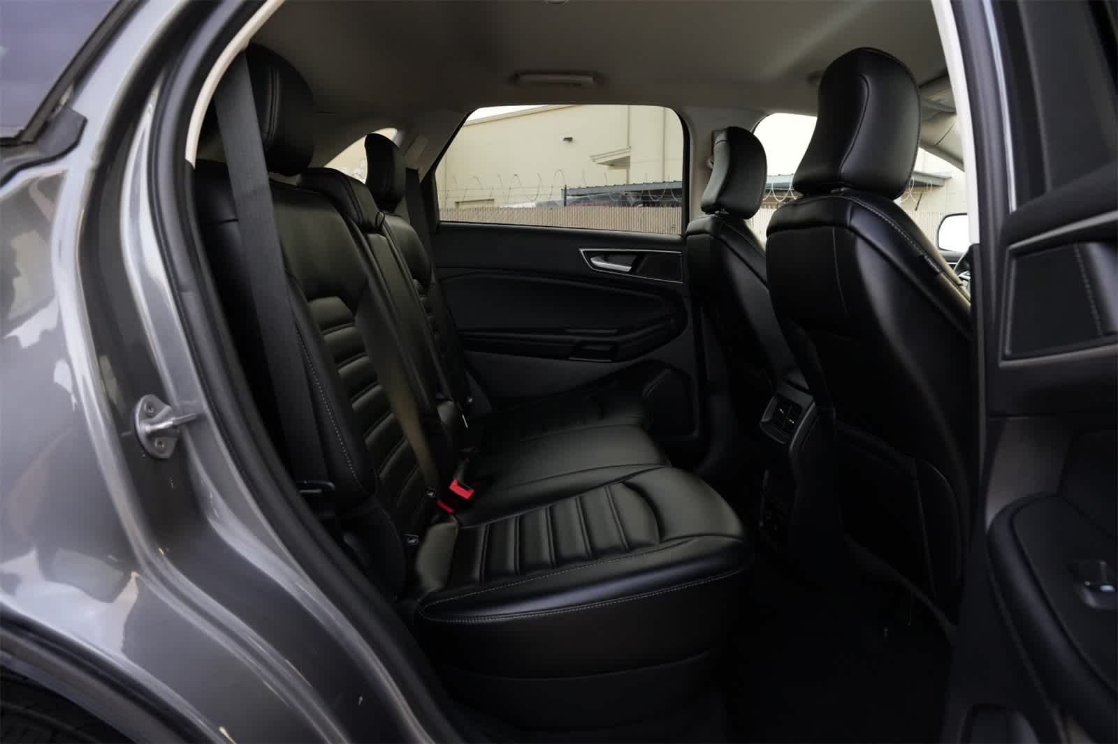 Thumbnail: 2022 Ford Edge - 21