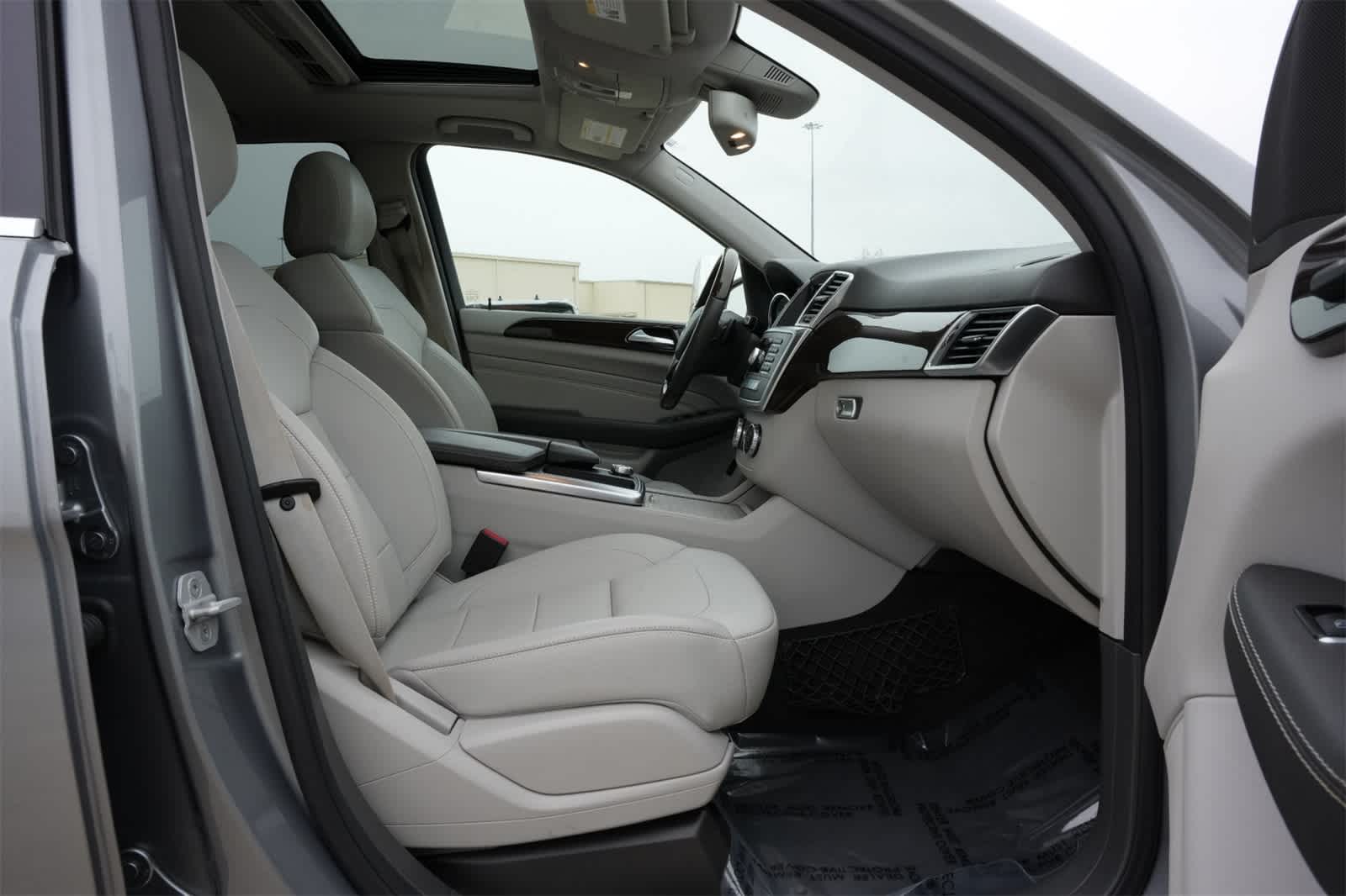 Thumbnail: 2015 Mercedes-Benz M-Class - 20