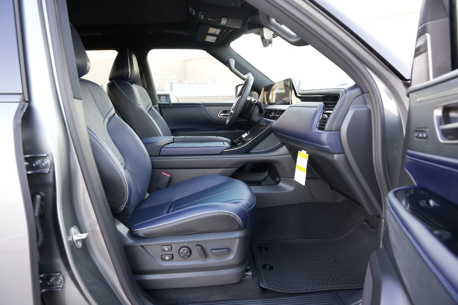 Thumbnail: 2026 INFINITI QX80 - 23