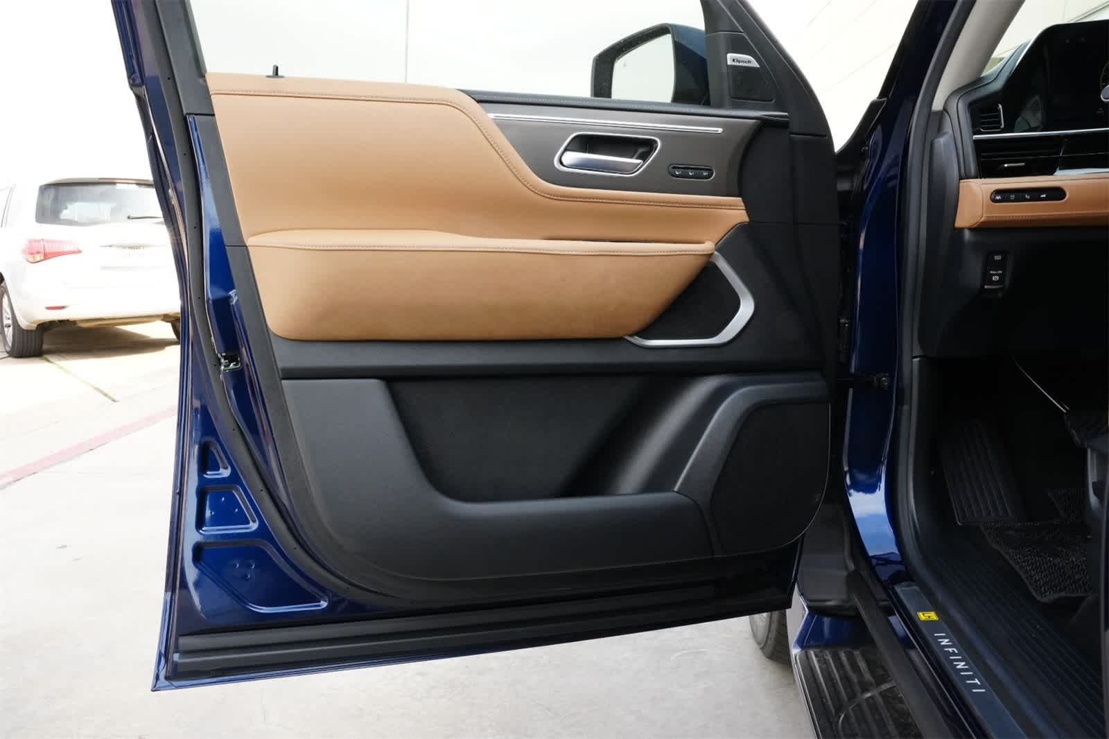 2025 INFINITI QX80 Luxe 18