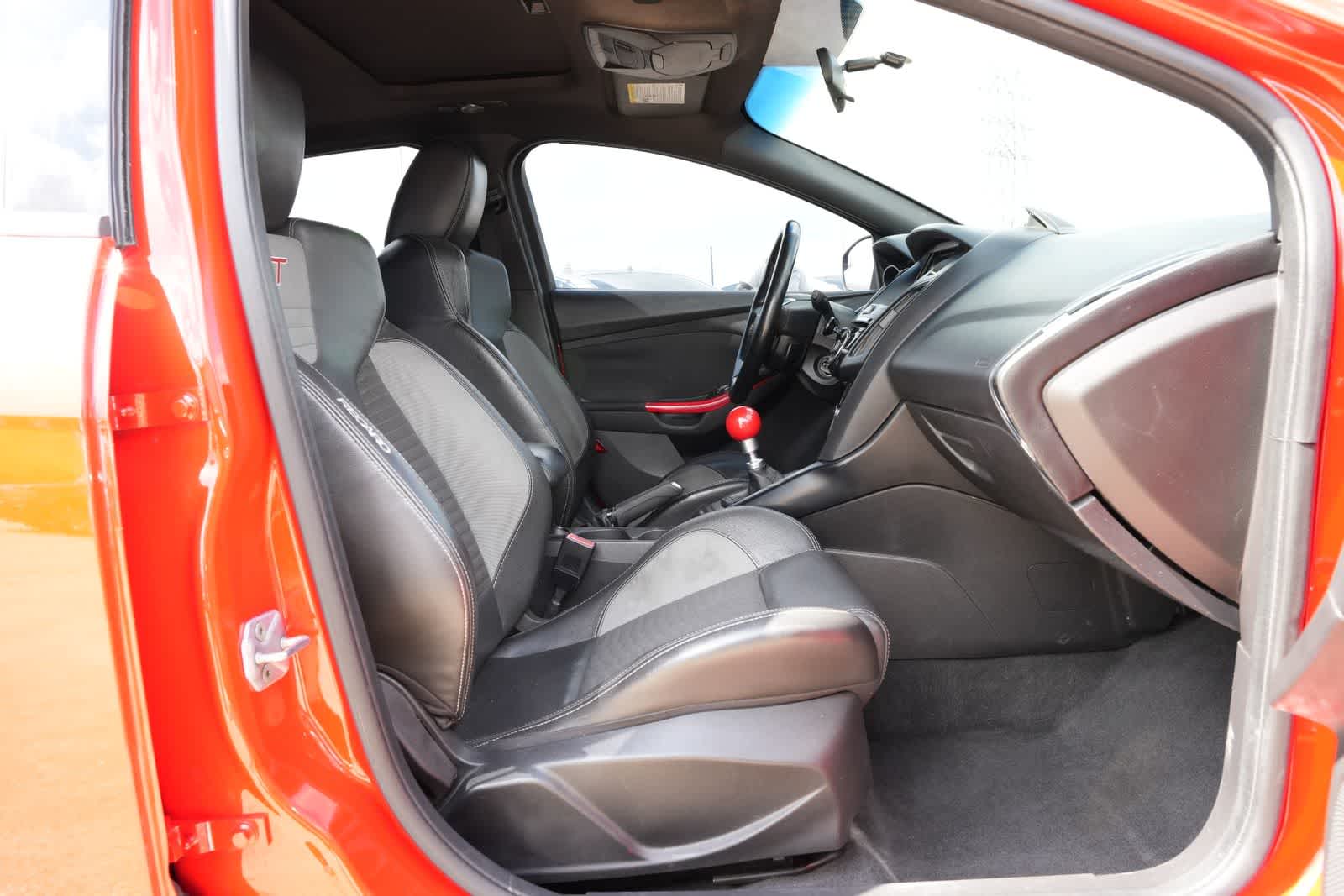 Thumbnail: 2013 Ford Focus - 22