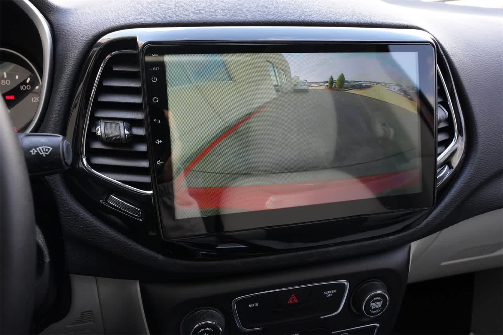 Thumbnail: 2018 Jeep Compass - 14