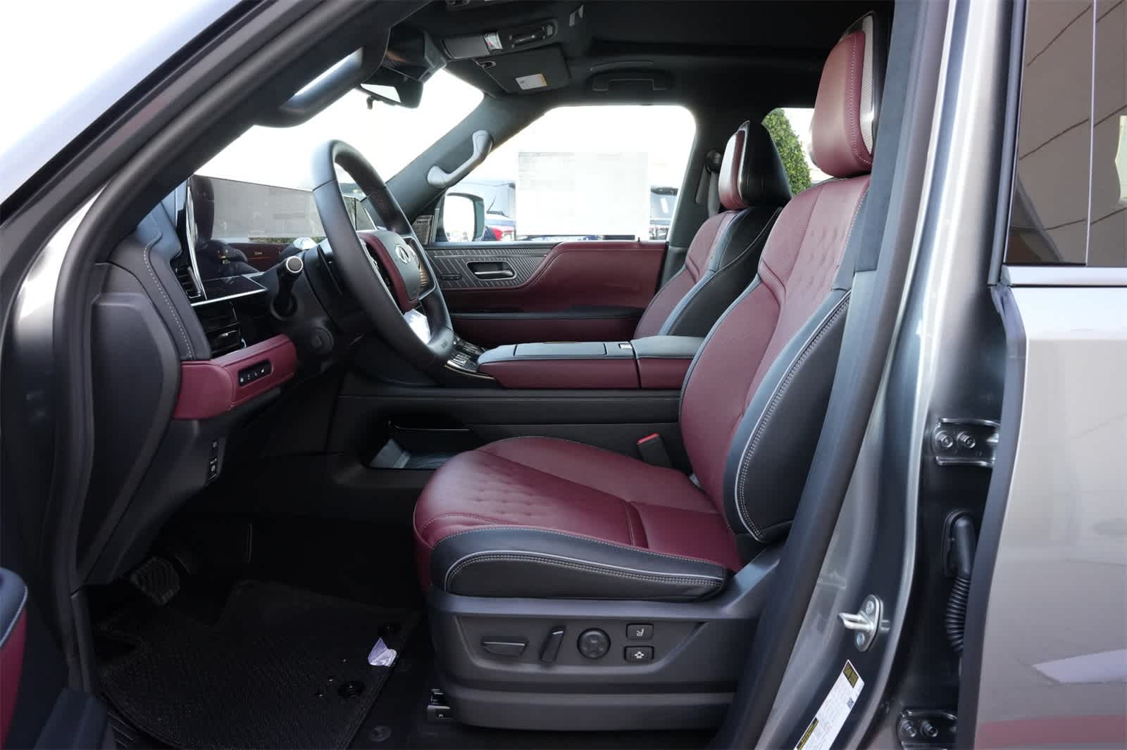 Thumbnail: 2026 INFINITI QX80 - 17