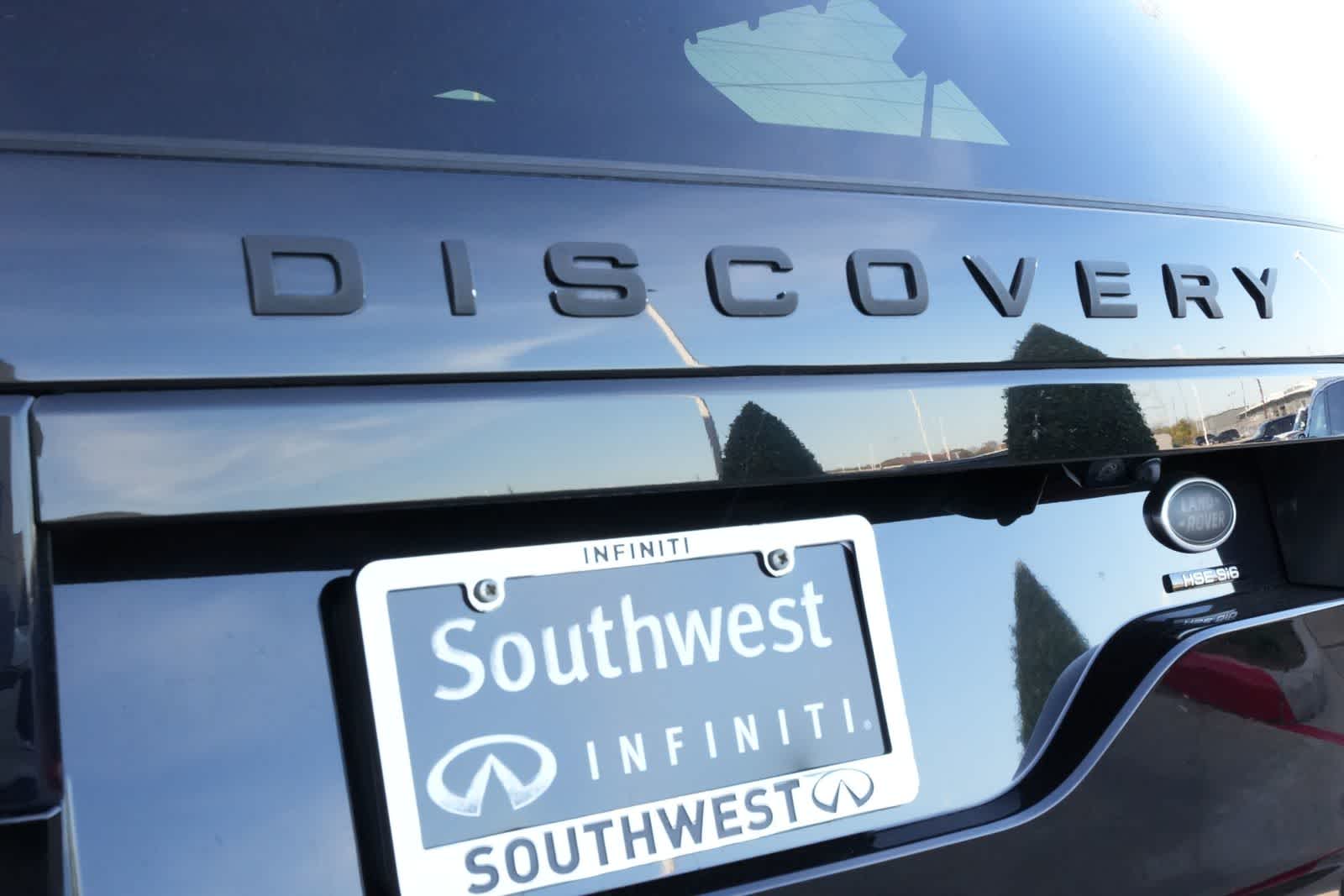 Thumbnail: 2017 Land Rover Discovery - 19