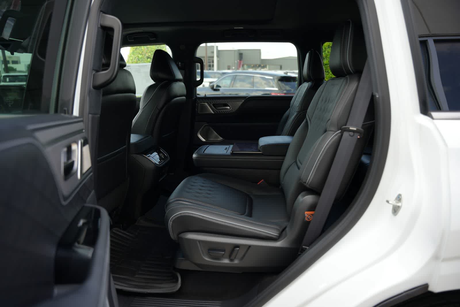 Thumbnail: 2026 INFINITI QX80 - 16