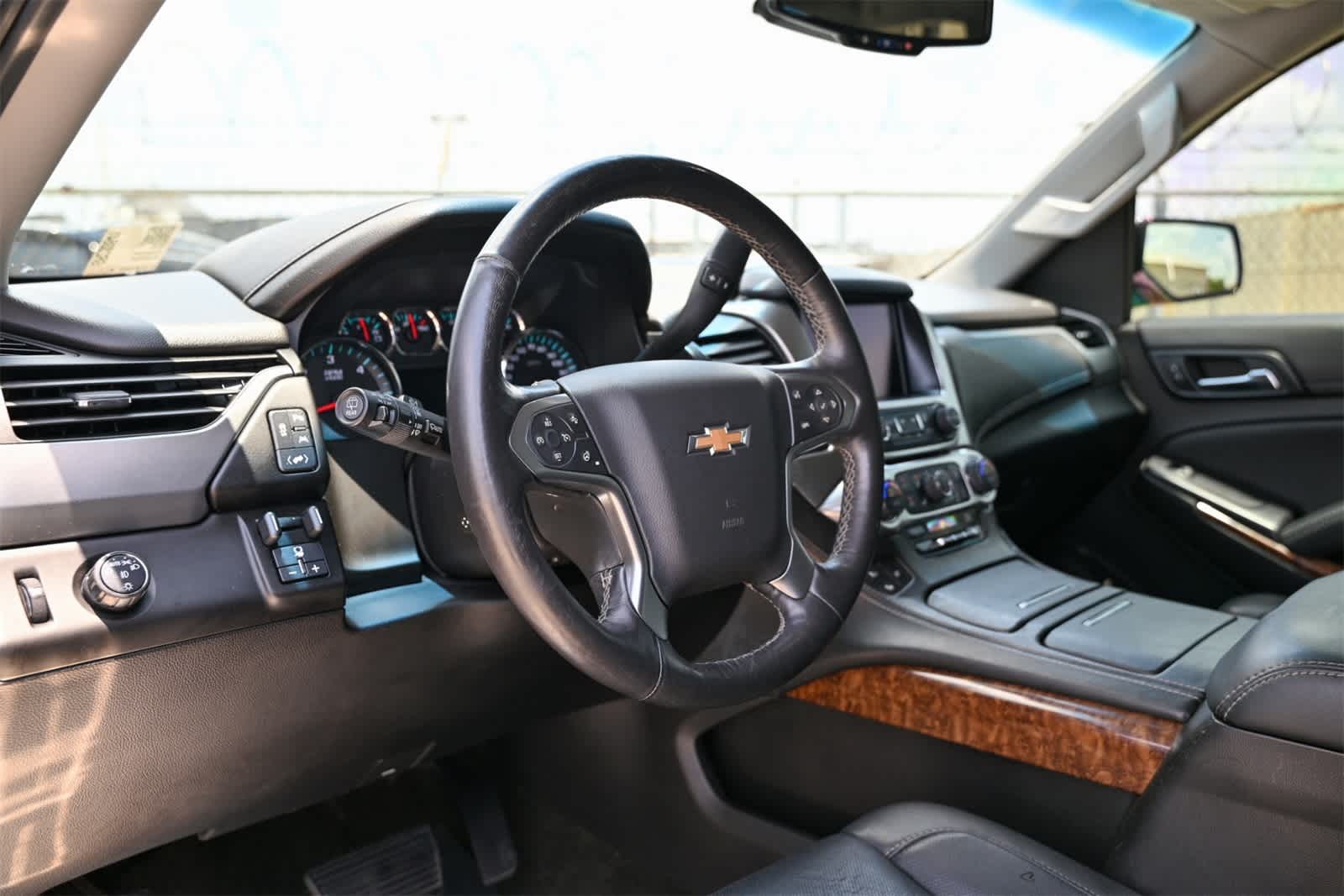2016 Chevrolet Suburban LTZ 16