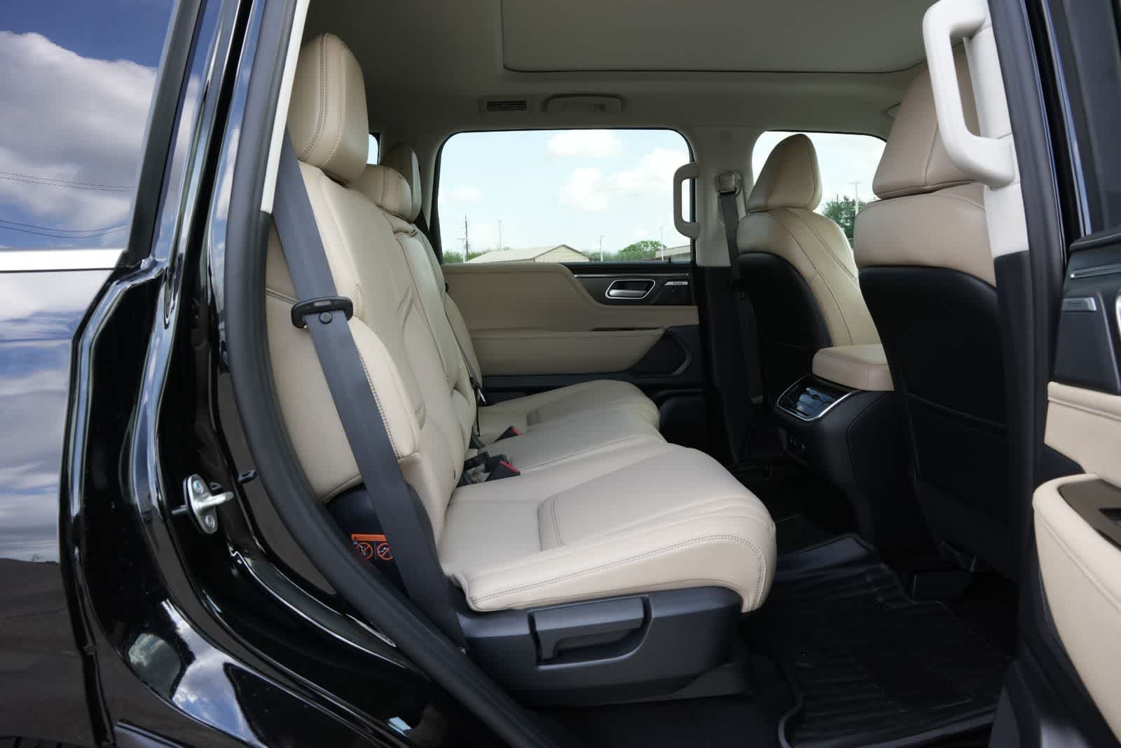 Thumbnail: 2026 INFINITI QX80 - 21