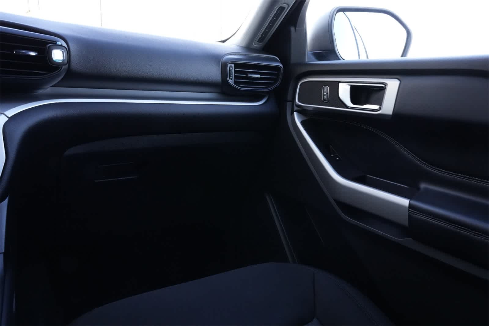 Thumbnail: 2022 Ford Explorer - 8