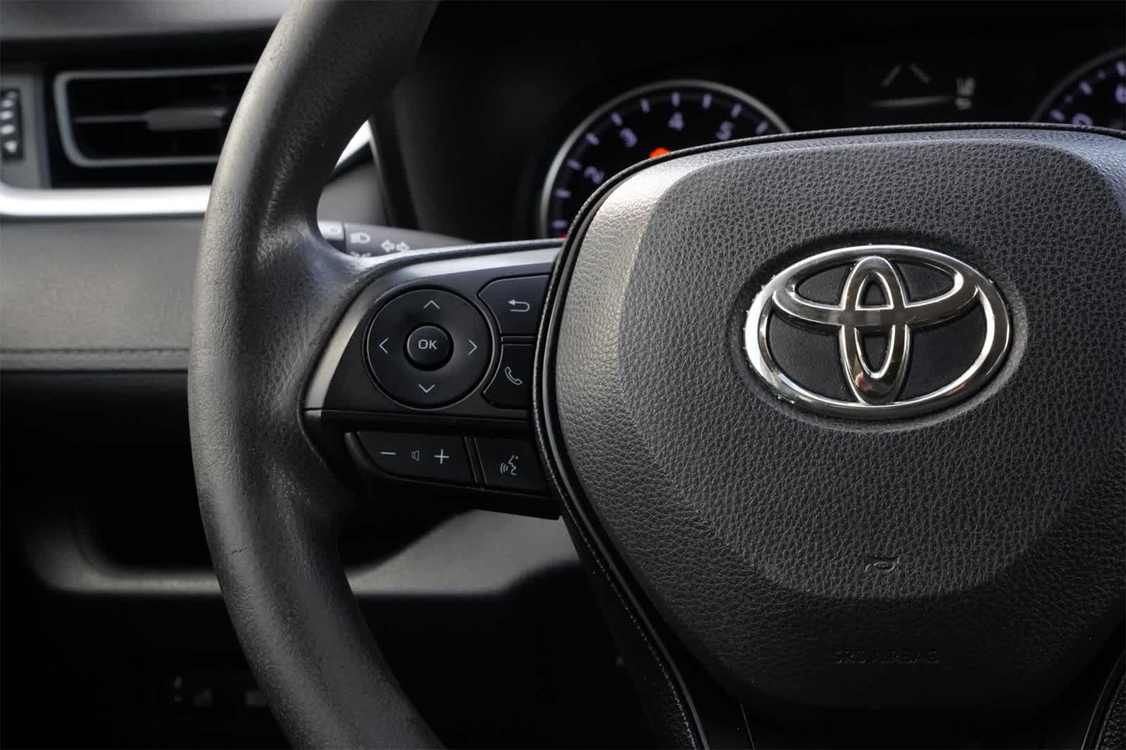 Thumbnail: 2020 Toyota RAV4 - 10