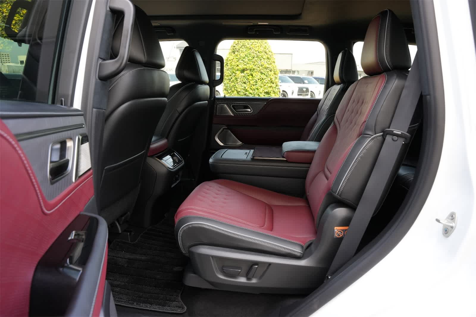 Thumbnail: 2026 INFINITI QX80 - 19