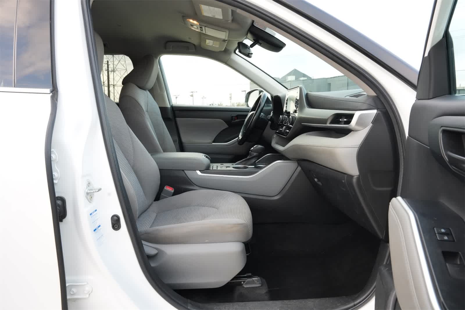 Thumbnail: 2022 Toyota Highlander - 27