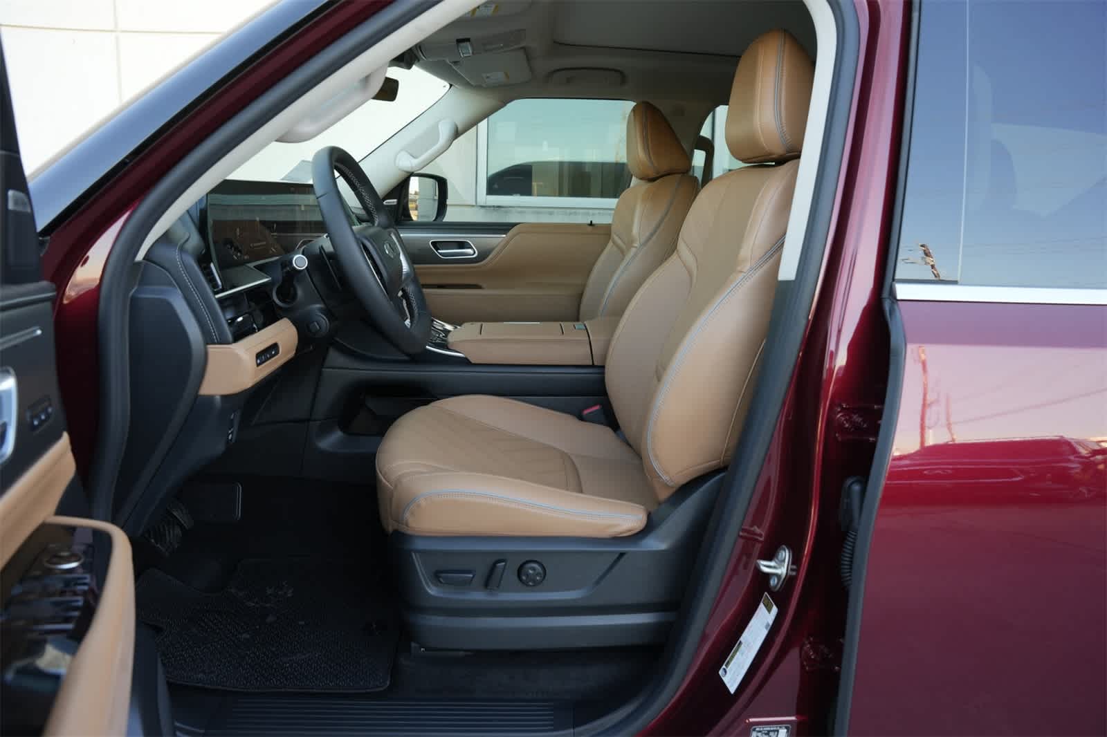 2025 INFINITI QX80 Luxe 16