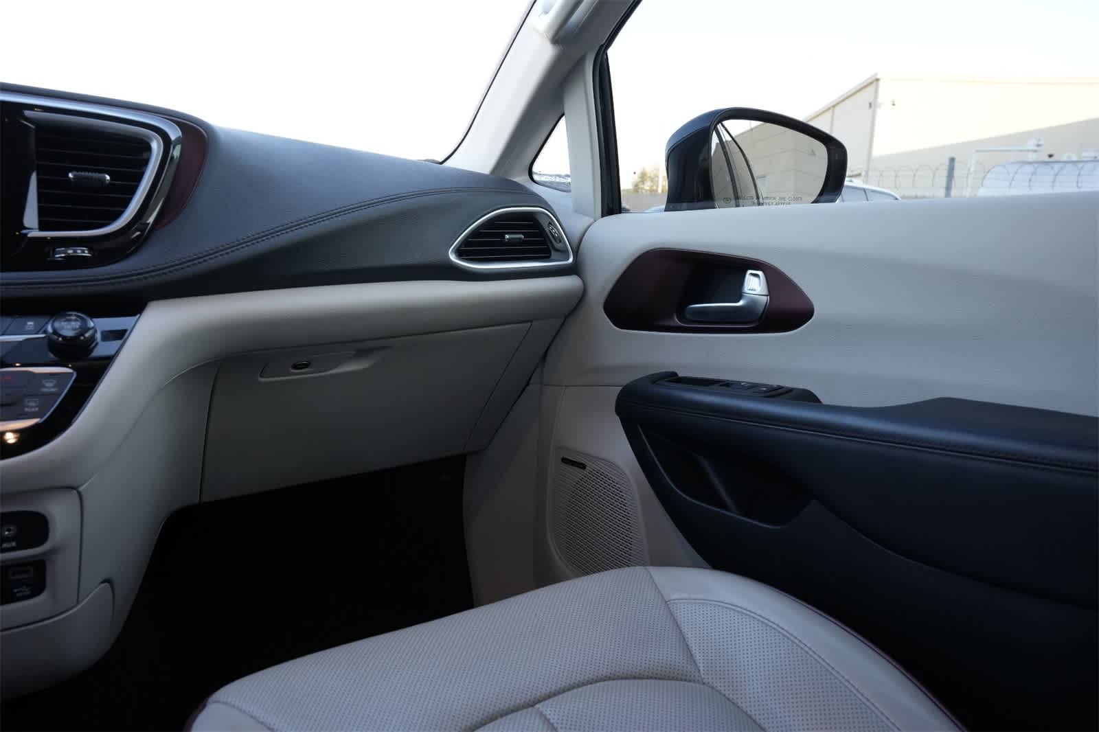 Thumbnail: 2020 Chrysler Pacifica - 7