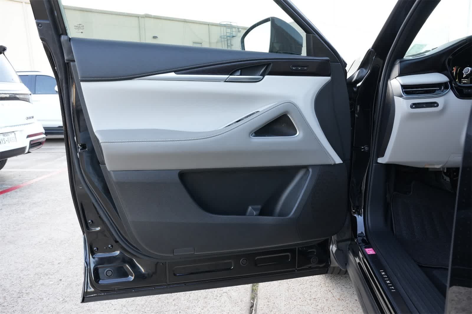 Thumbnail: 2026 INFINITI QX60 - 18