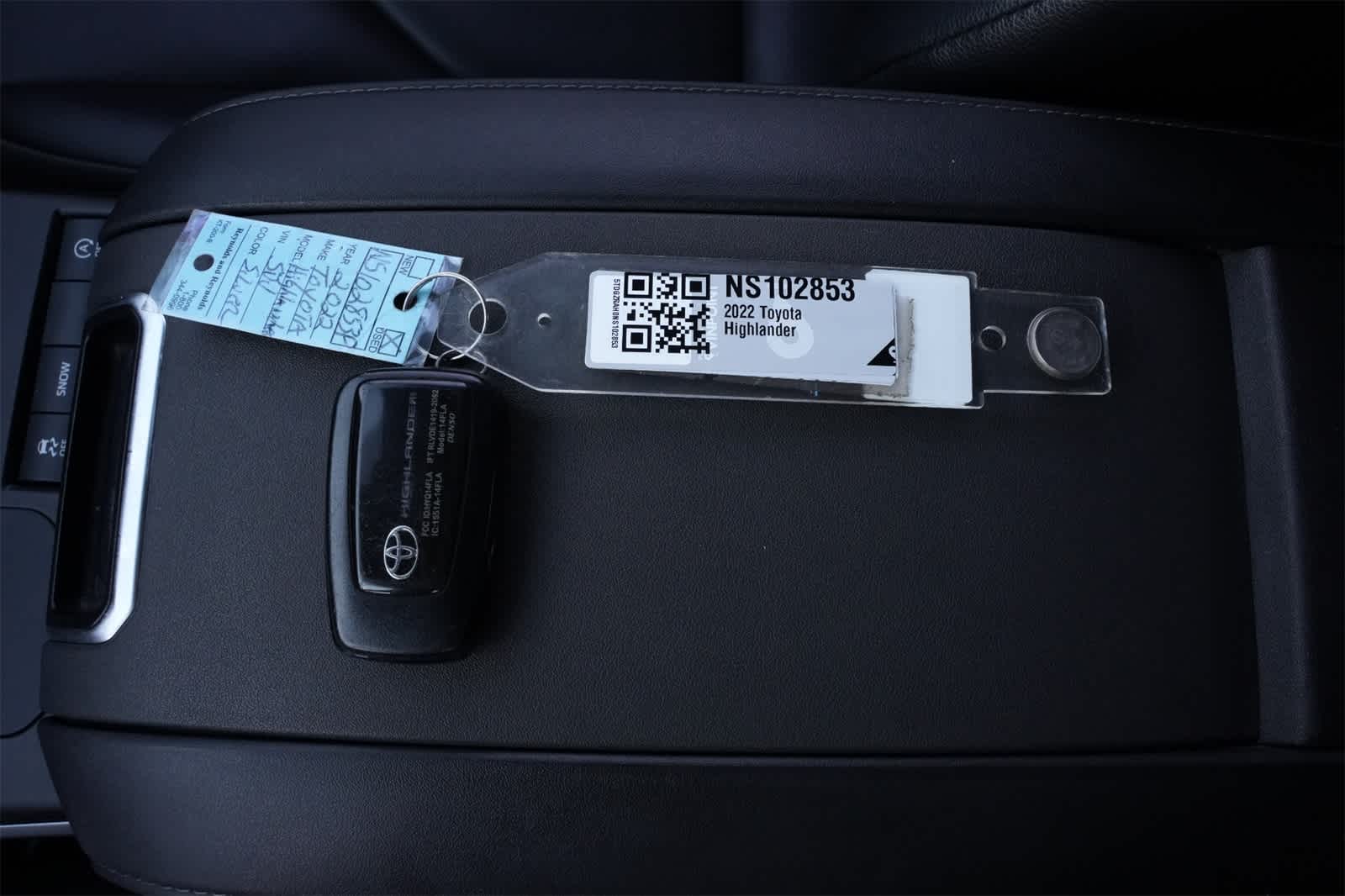 Thumbnail: 2022 Toyota Highlander - 28