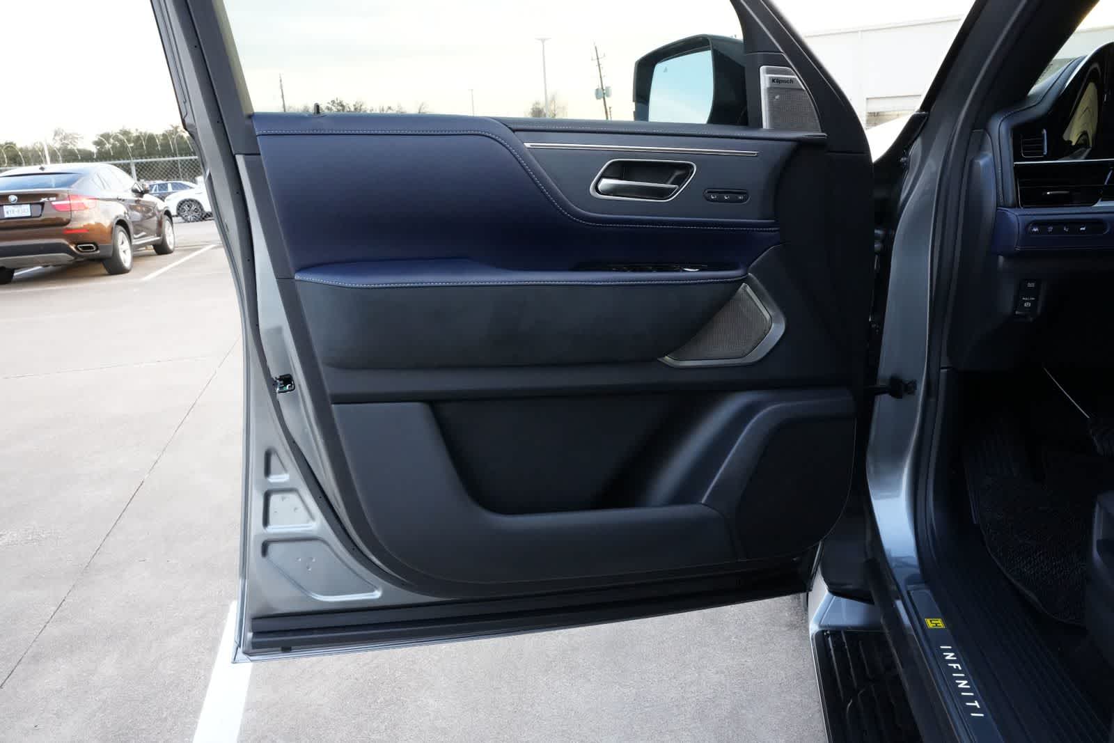 Thumbnail: 2026 INFINITI QX80 - 18