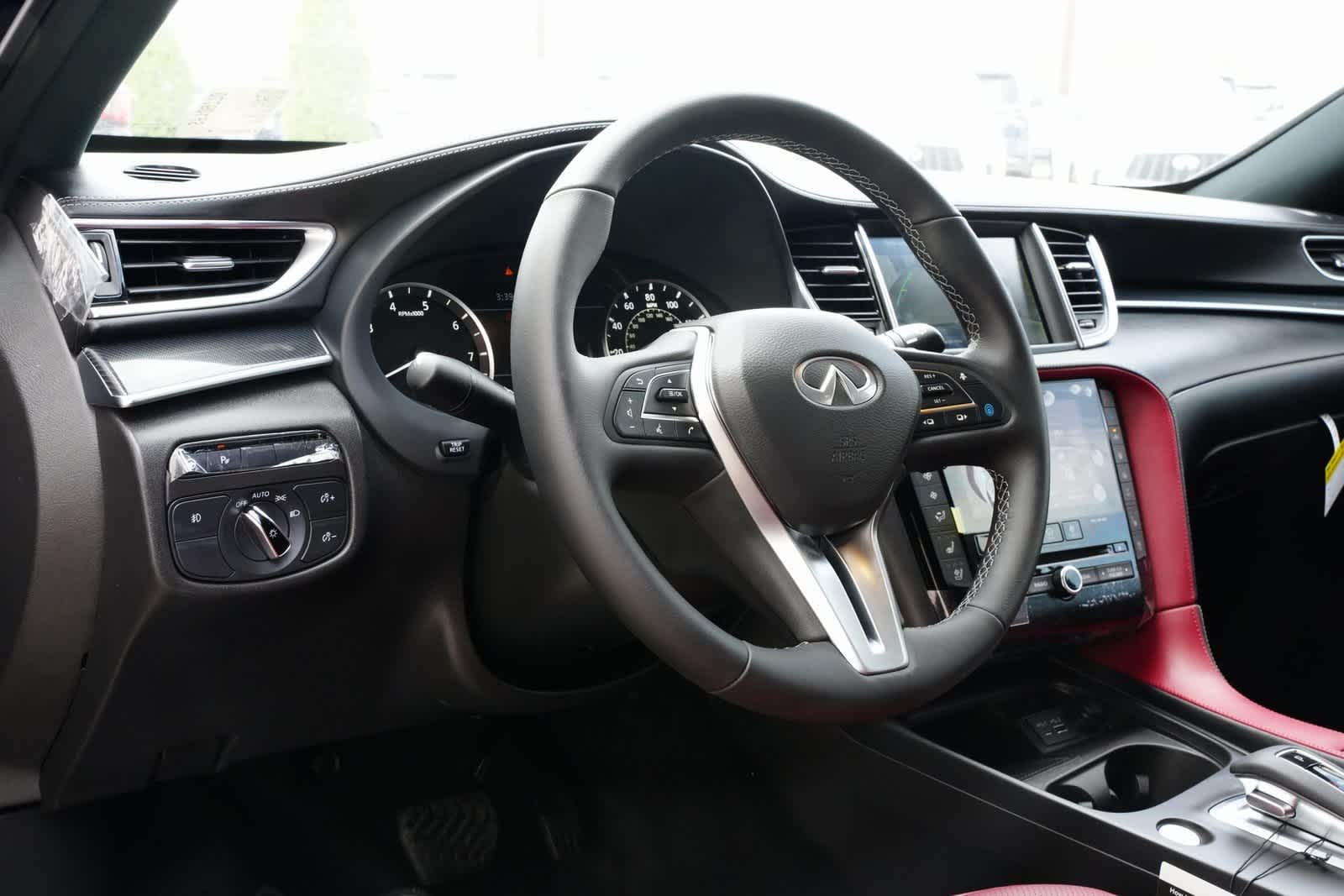 Thumbnail: 2025 INFINITI QX50 - 16