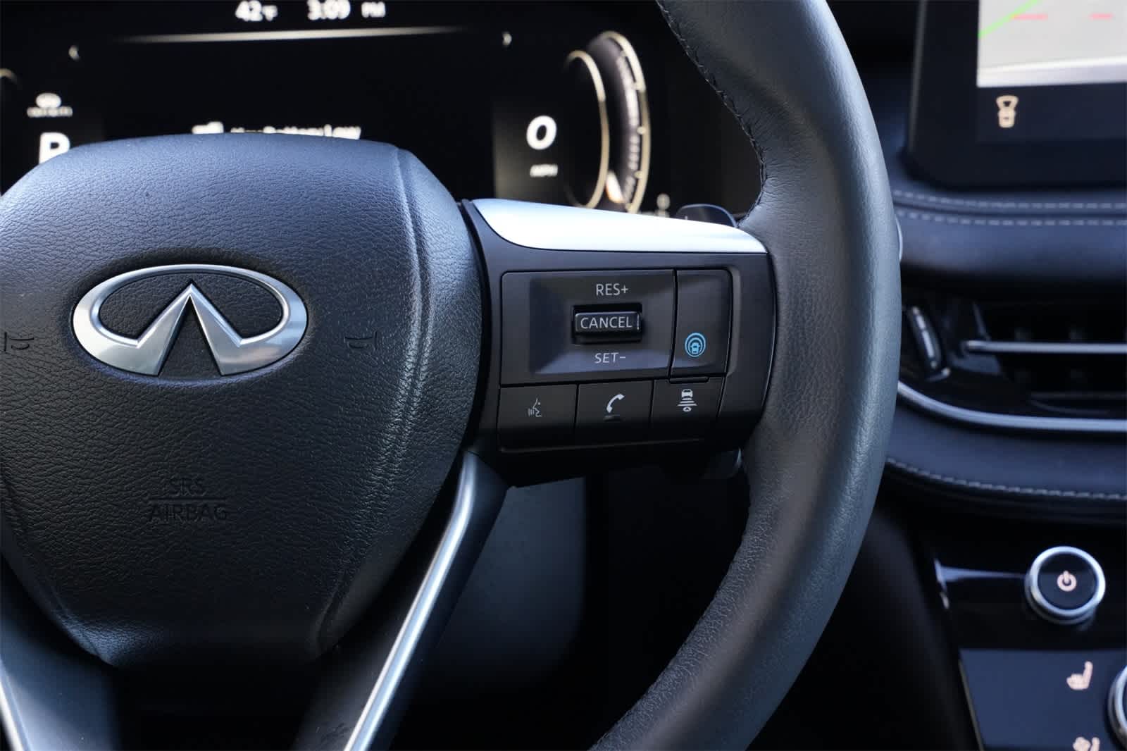 Thumbnail: 2023 INFINITI QX60 - 11