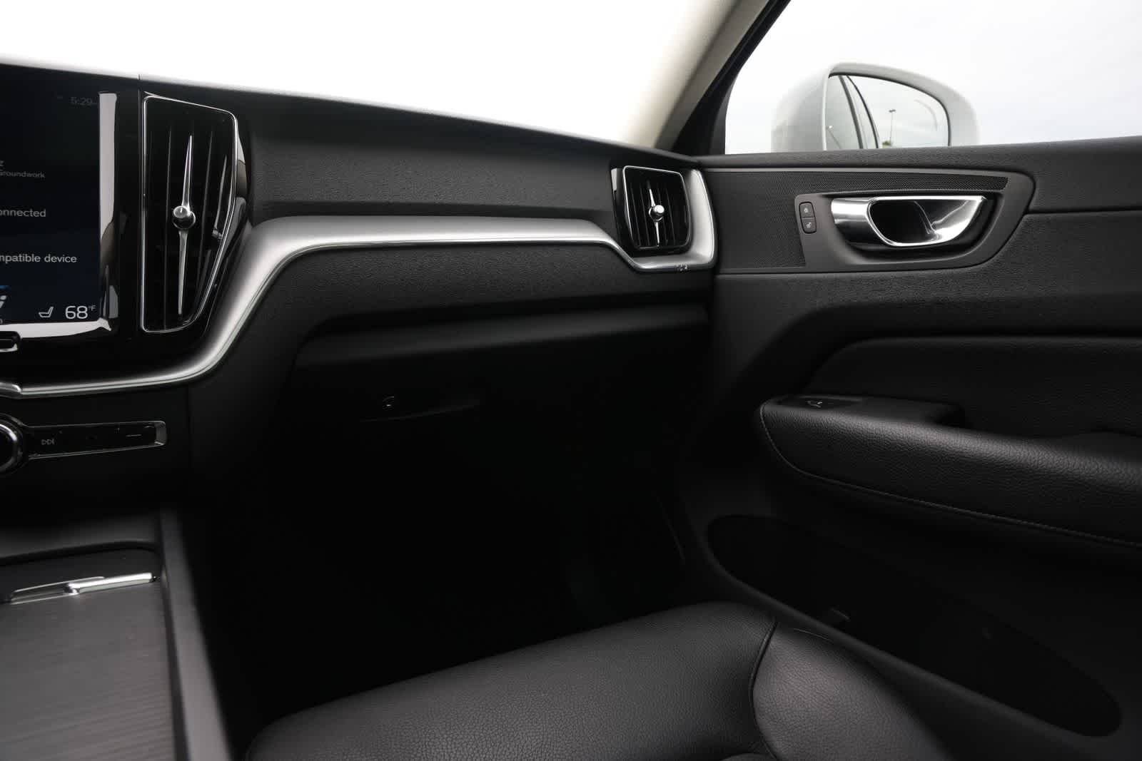 Thumbnail: 2018 Volvo XC60 - 8