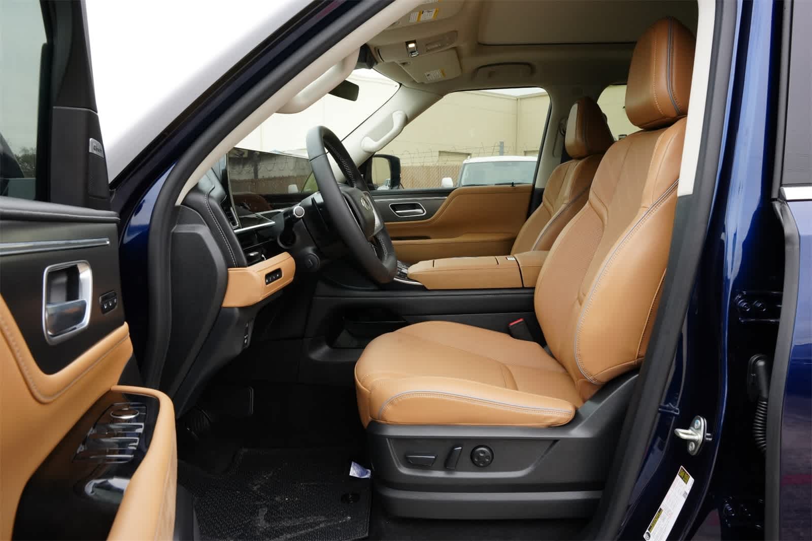 Thumbnail: 2025 INFINITI QX80 - 17