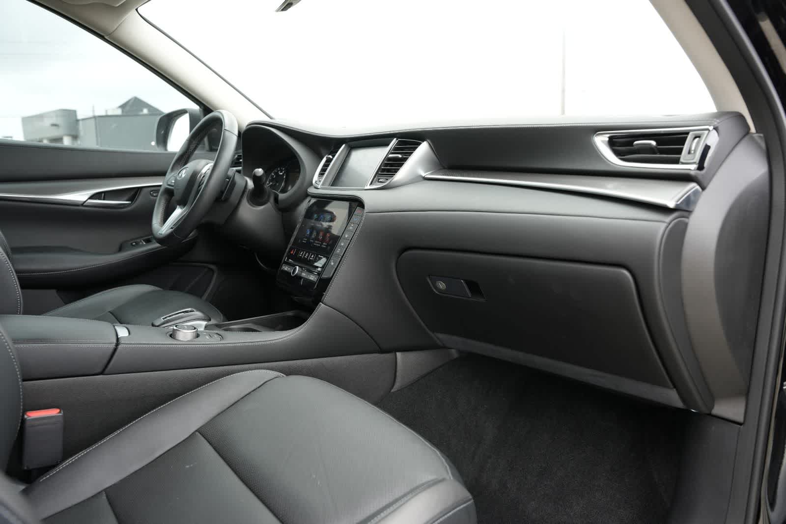 Thumbnail: 2023 INFINITI QX50 - 17