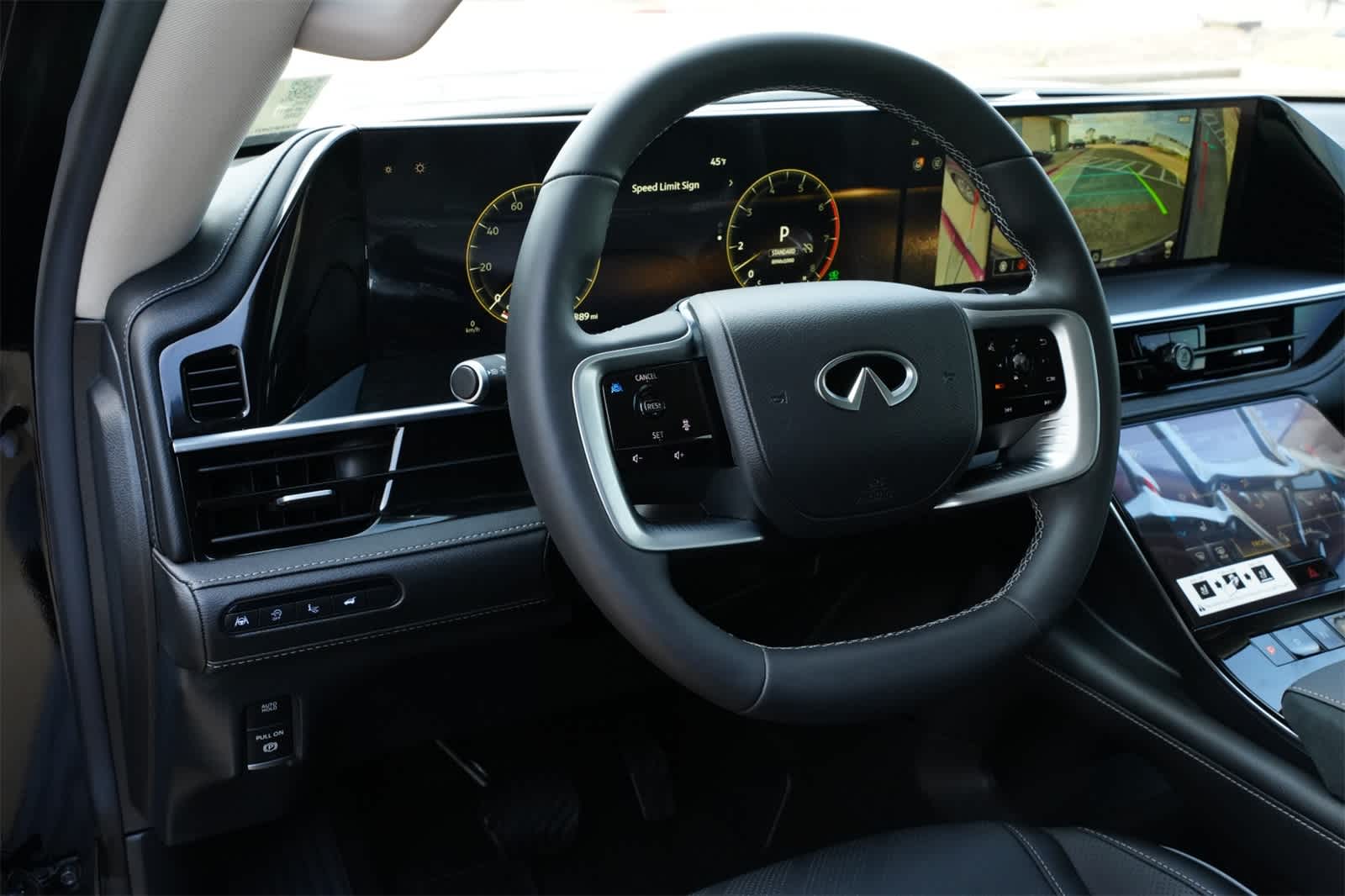 Thumbnail: 2025 INFINITI QX80 - 16