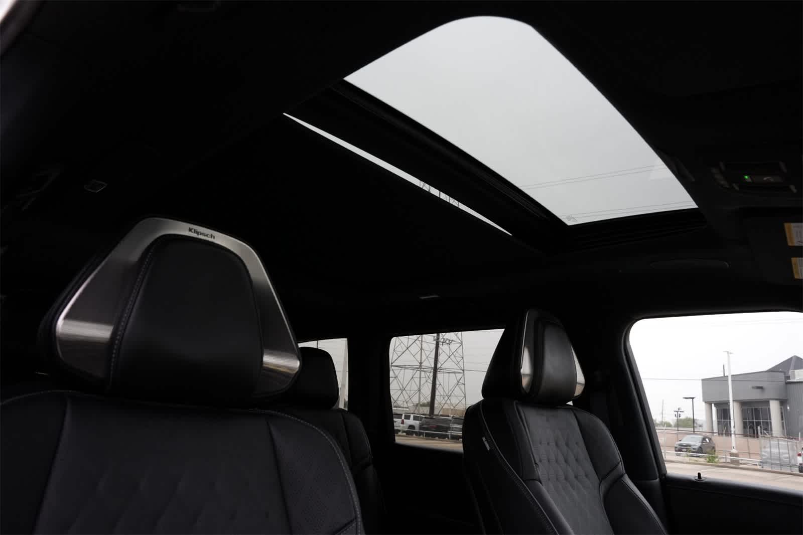 Thumbnail: 2026 INFINITI QX80 - 25