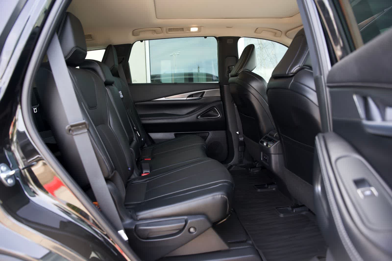 Thumbnail: 2026 INFINITI QX60 - 22